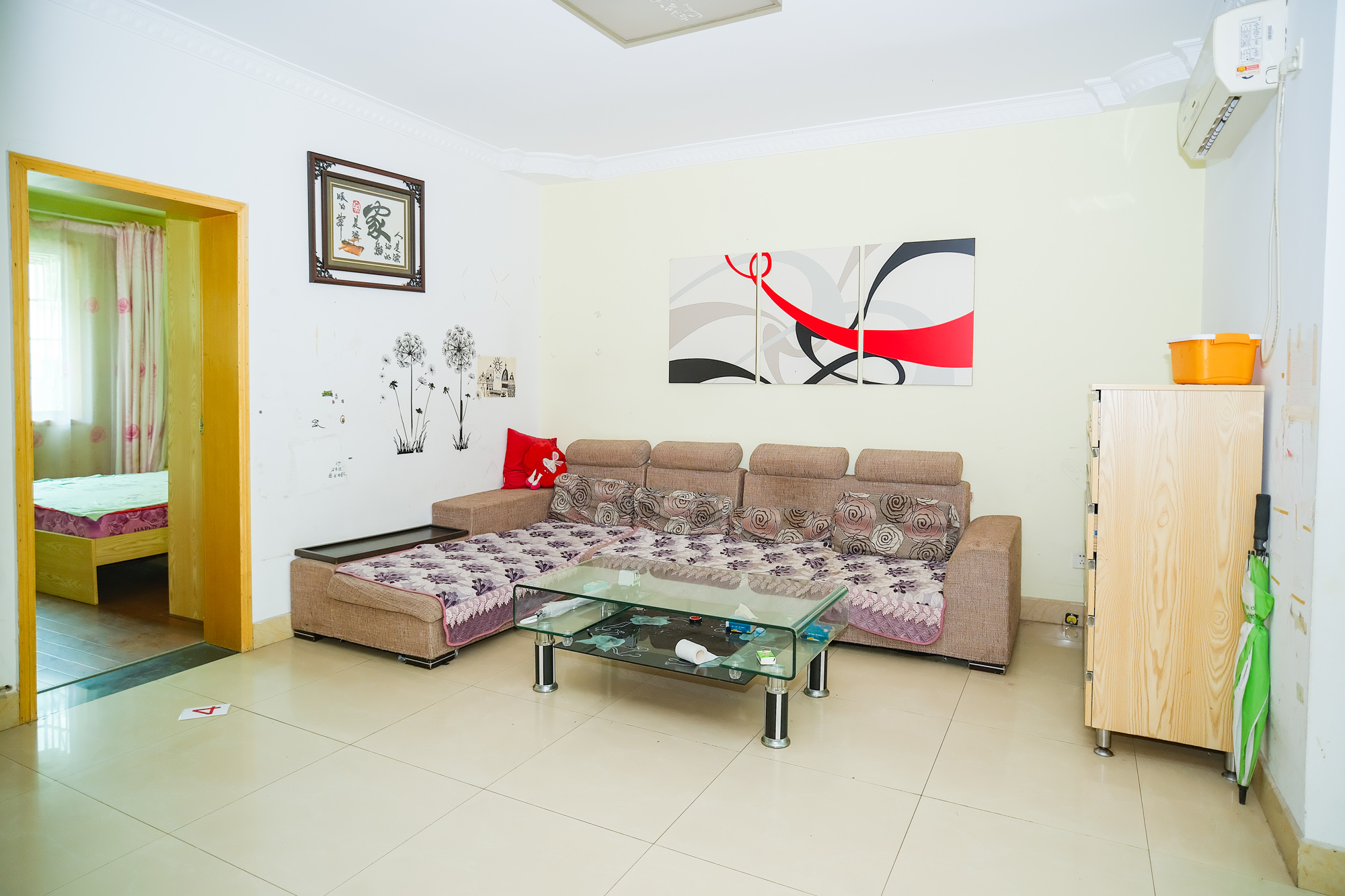 中南汽车世界  2室2厅1卫    39.7万 中南汽车世界  2室2厅1卫    39.7万客厅