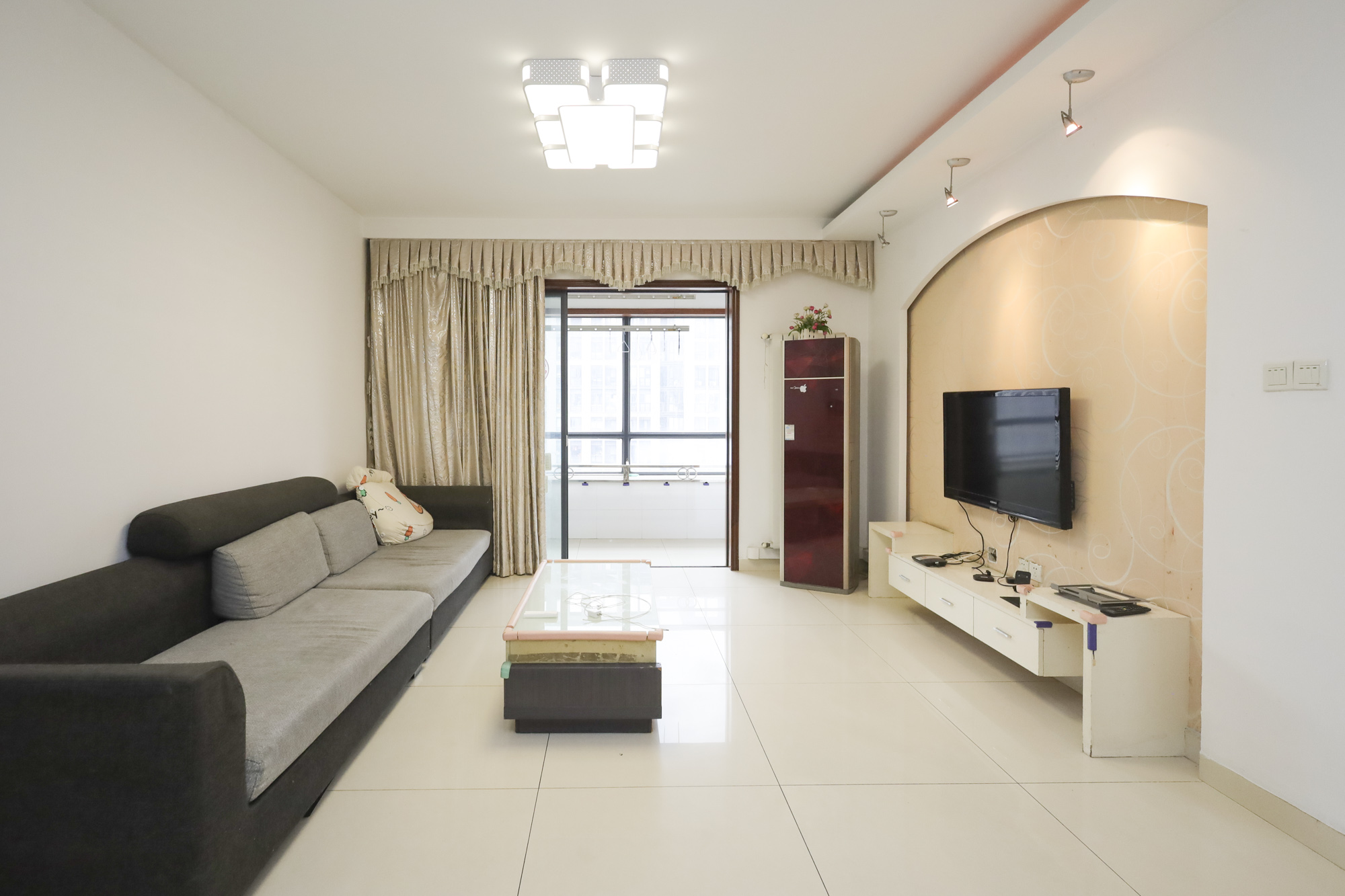 美林银谷 3室2厅2卫 130.00万 美林银谷 3室2厅2卫 130.00万客厅