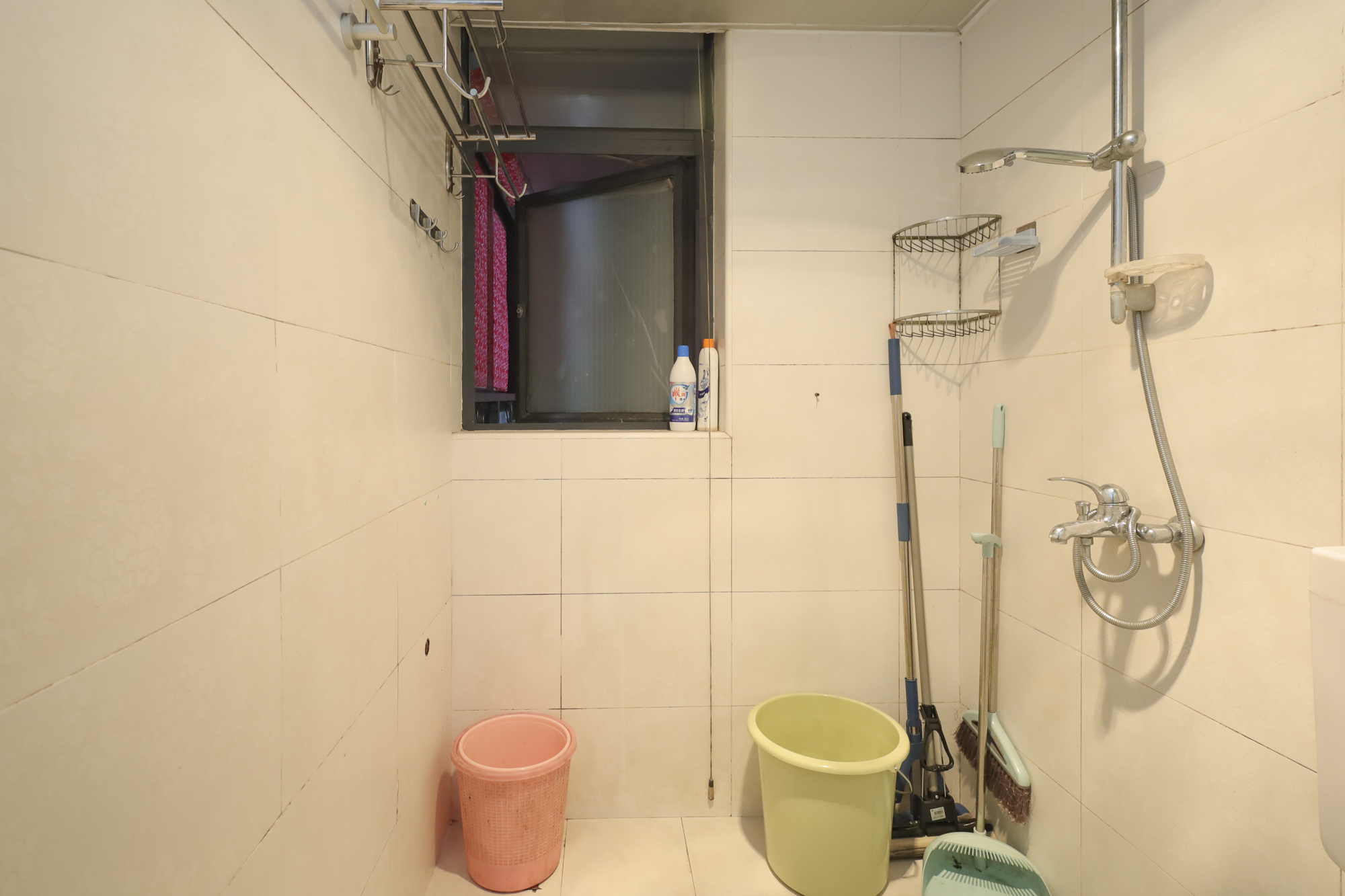 美林银谷 3室2厅2卫 130.00万 美林银谷 3室2厅2卫 130.00万卫生间