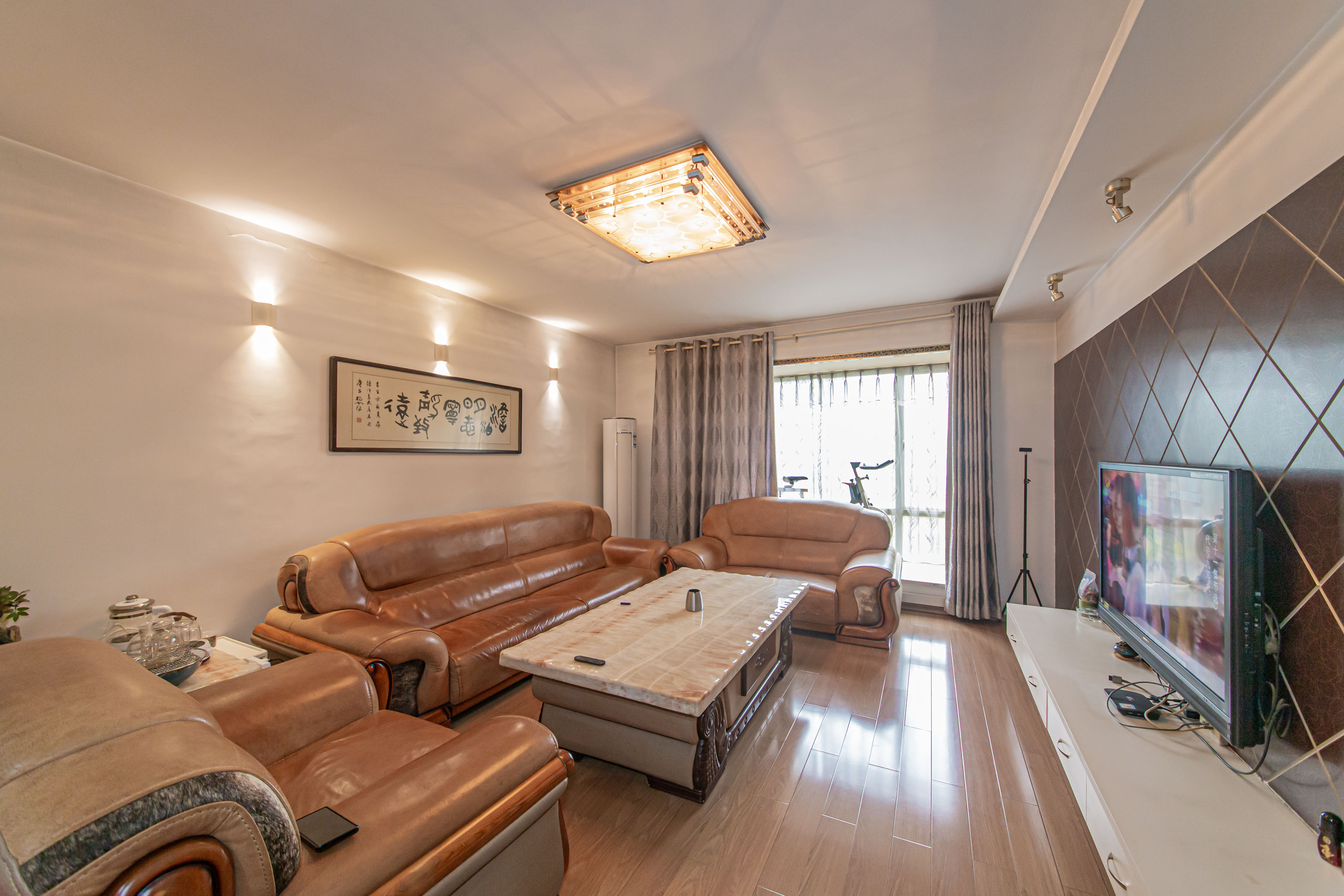 天鸿天府（天鸿中央大院）  3室2厅2卫    108.0万客厅