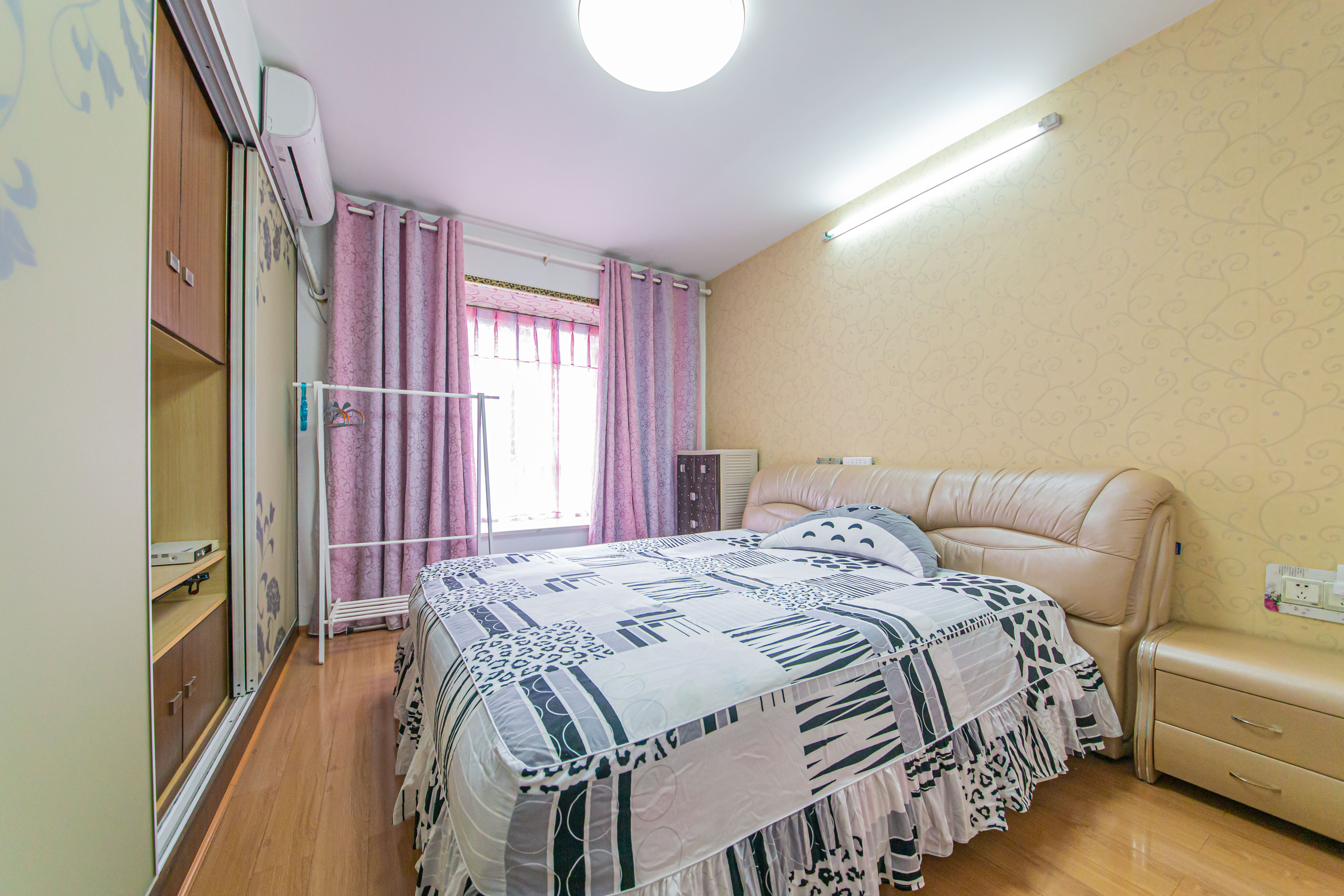 天鸿天府（天鸿中央大院）  3室2厅2卫    108.0万卧室