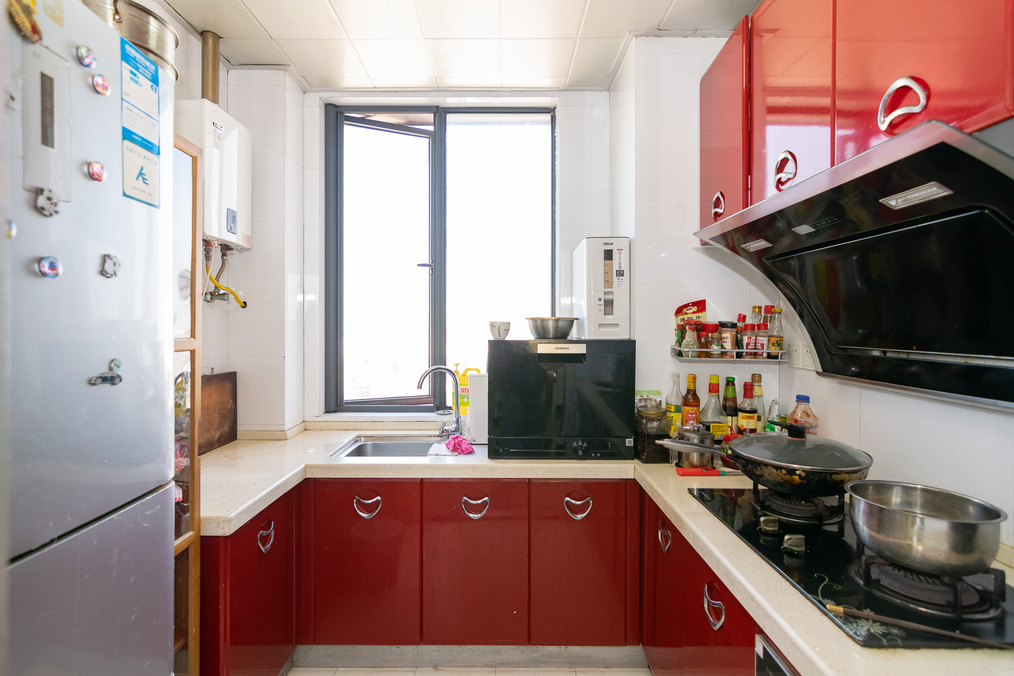 浩龙音乐界 3室2厅2卫 79.00万 浩龙音乐界 3室2厅2卫 79.00万厨房