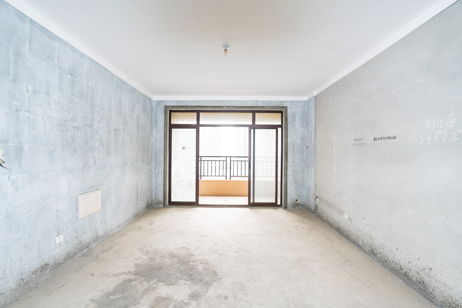 中建信和城  4室2厅2卫    194.8万客厅