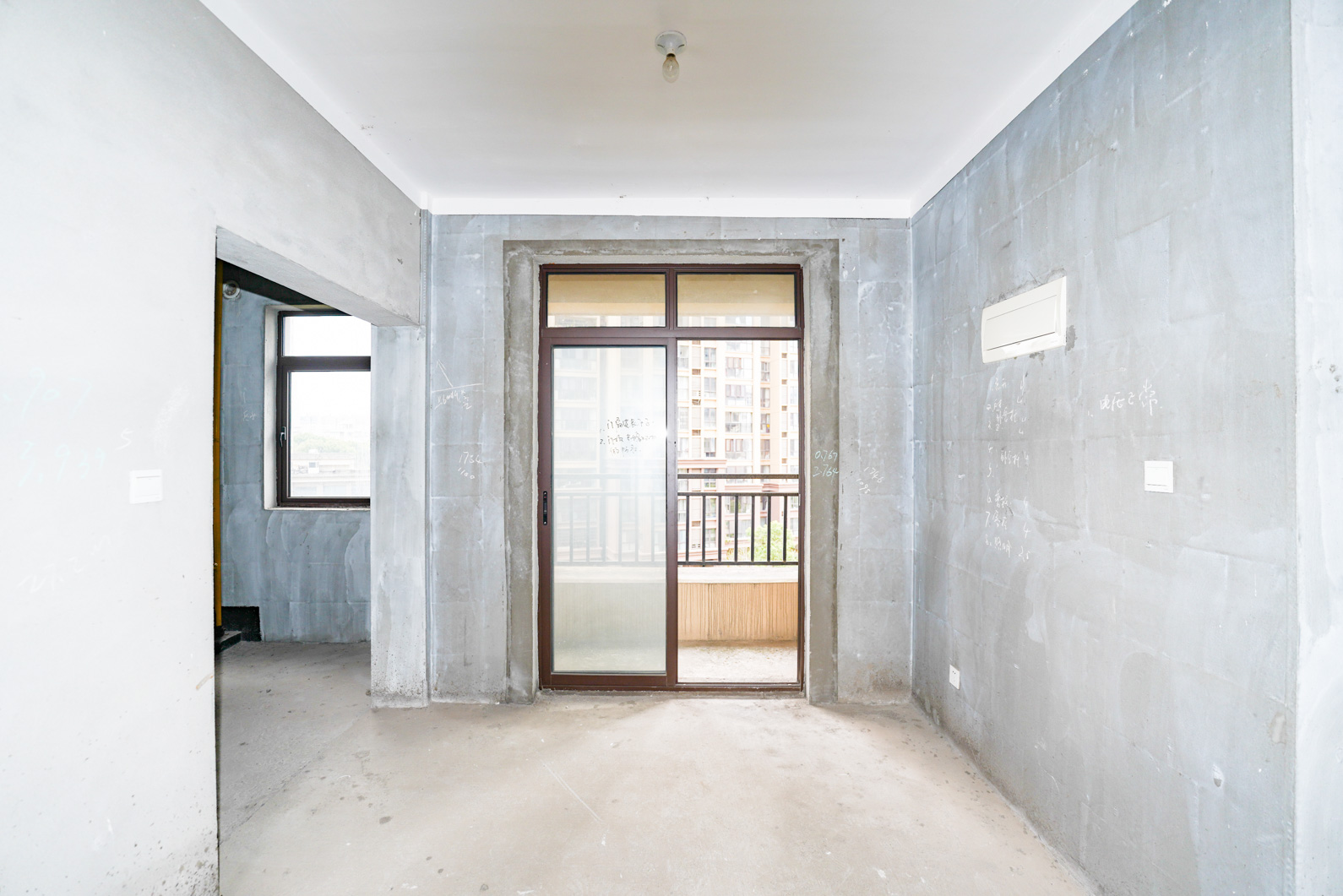 中建信和城  4室2厅2卫    194.8万客厅