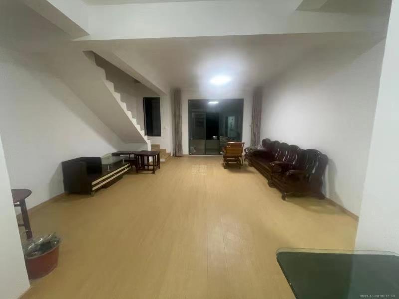 尚格名城东岸花园  5室2厅2卫   75.00万 尚格名城东岸花园  5室2厅2卫   75.00万室内图1