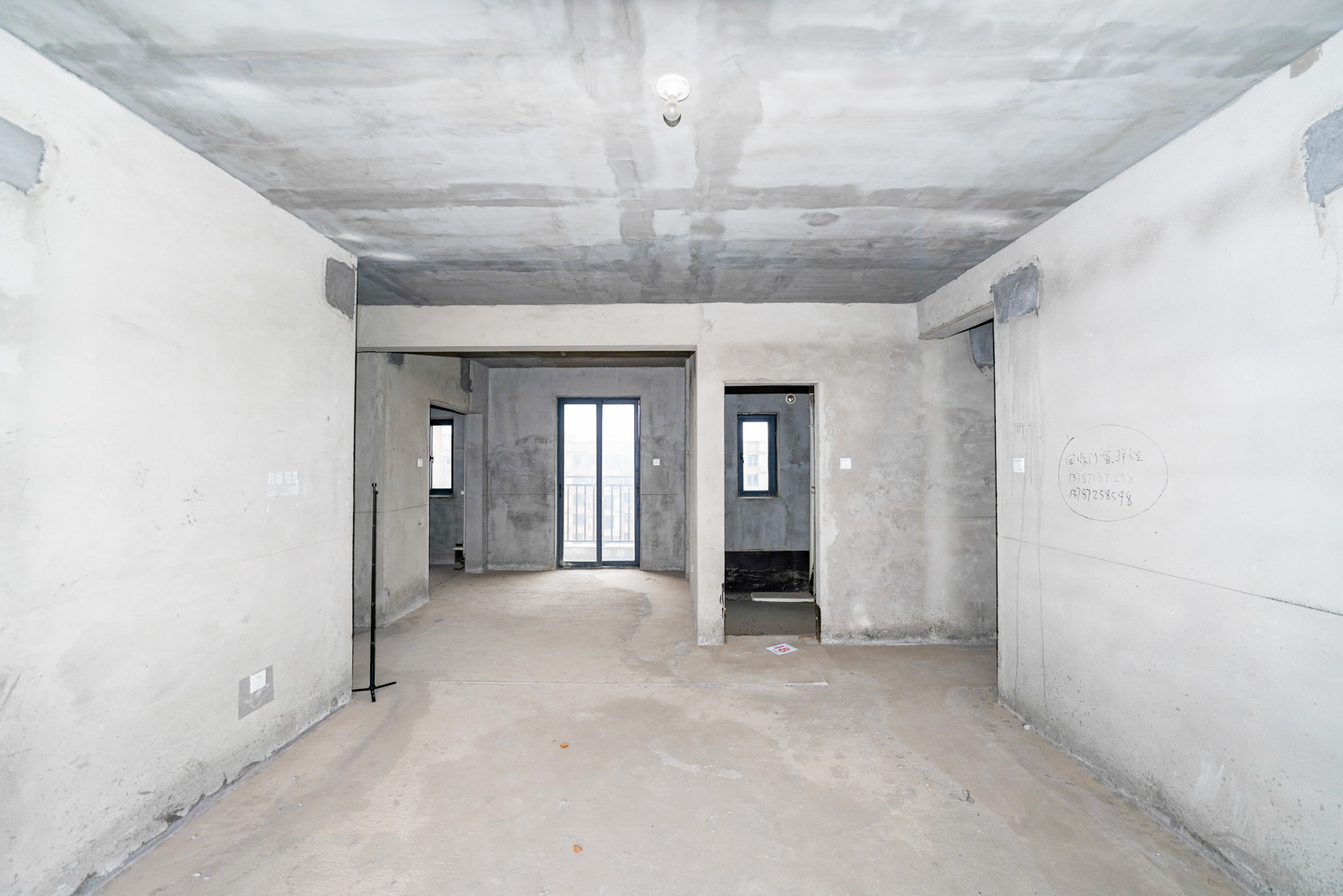 中建嘉和城  4室2厅2卫   106.00万客厅