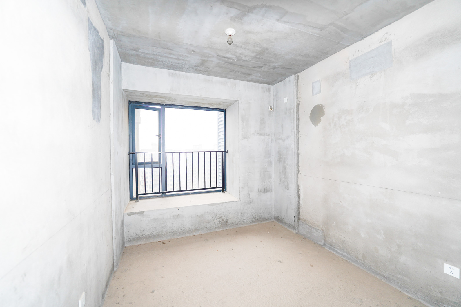 中建嘉和城  4室2厅2卫   106.00万卧室