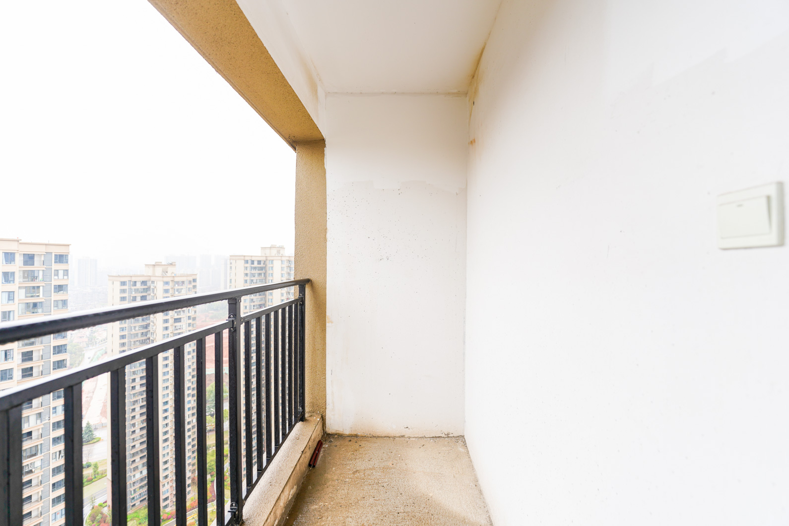 中建嘉和城  4室2厅2卫   106.00万阳台