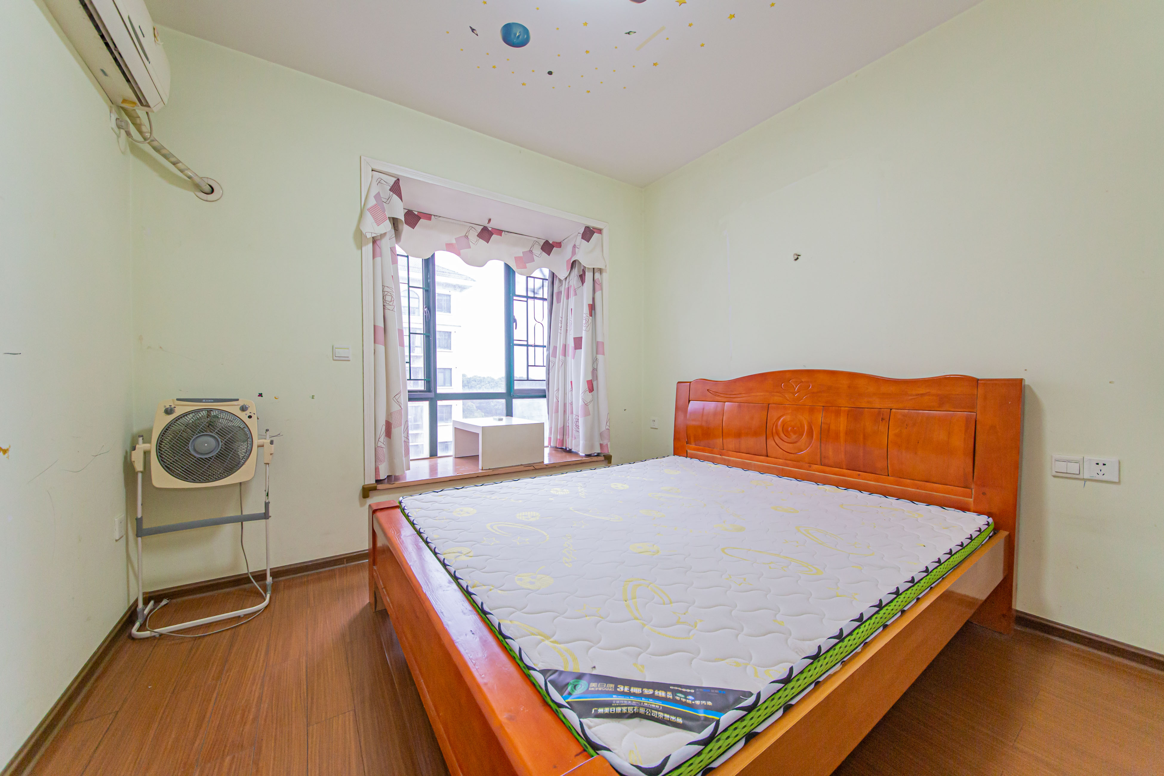 保利花园 2室2厅1卫 70.00万 保利花园 2室2厅1卫 70.00万卧室