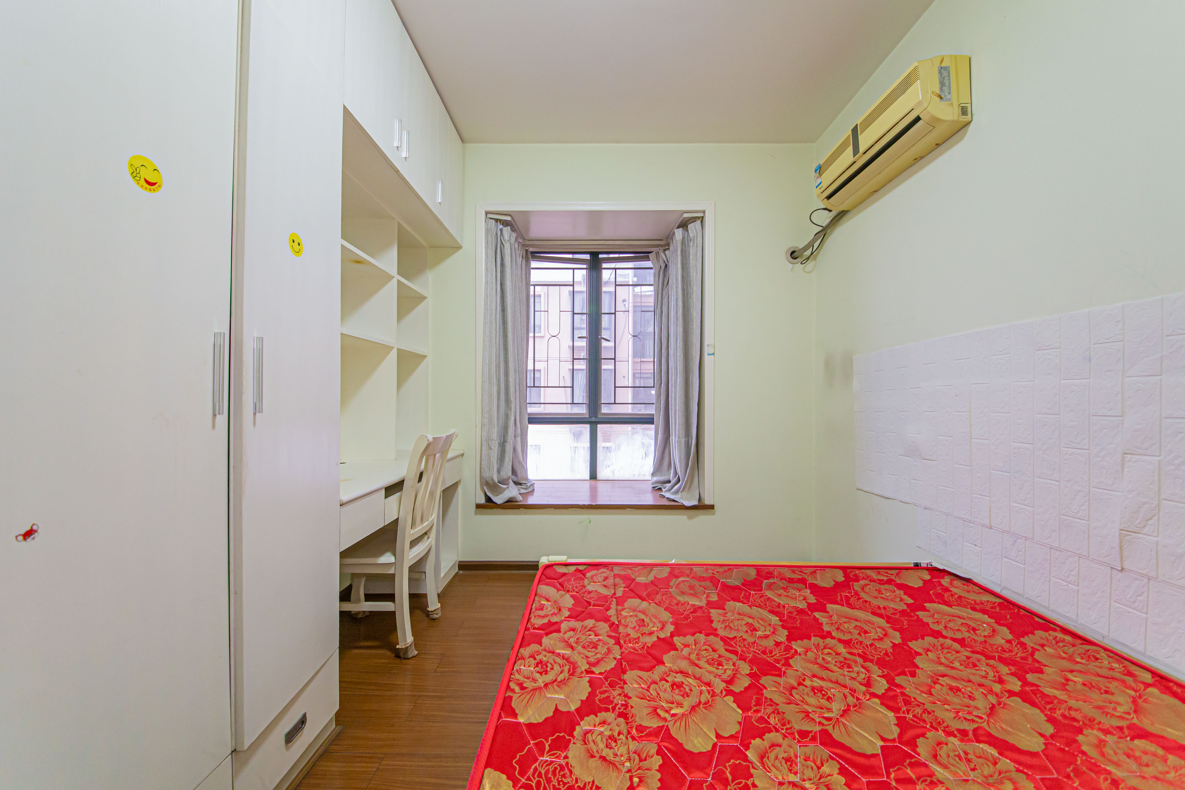 保利花园 2室2厅1卫 70.00万 保利花园 2室2厅1卫 70.00万卧室