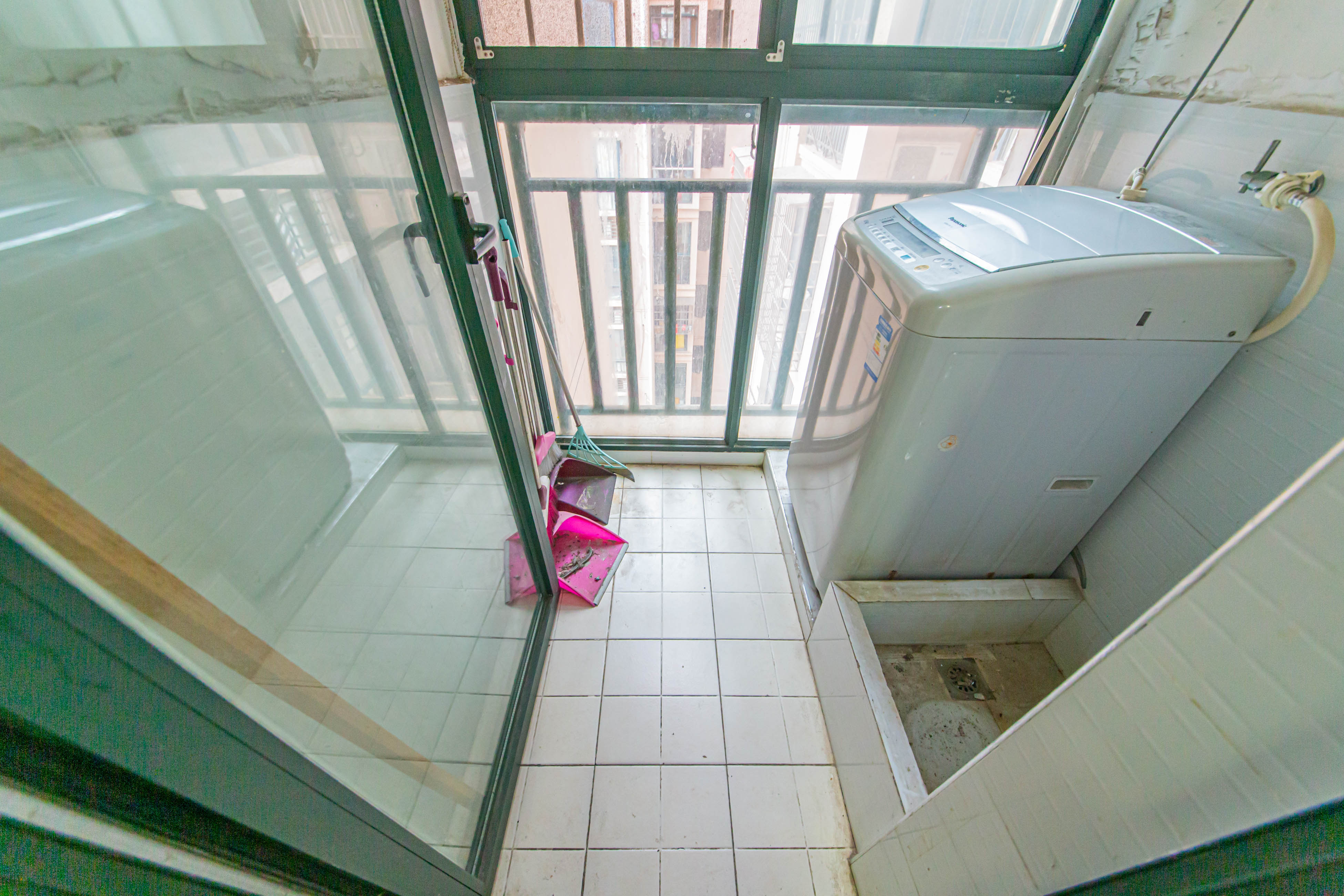 保利花园 2室2厅1卫 70.00万 保利花园 2室2厅1卫 70.00万阳台