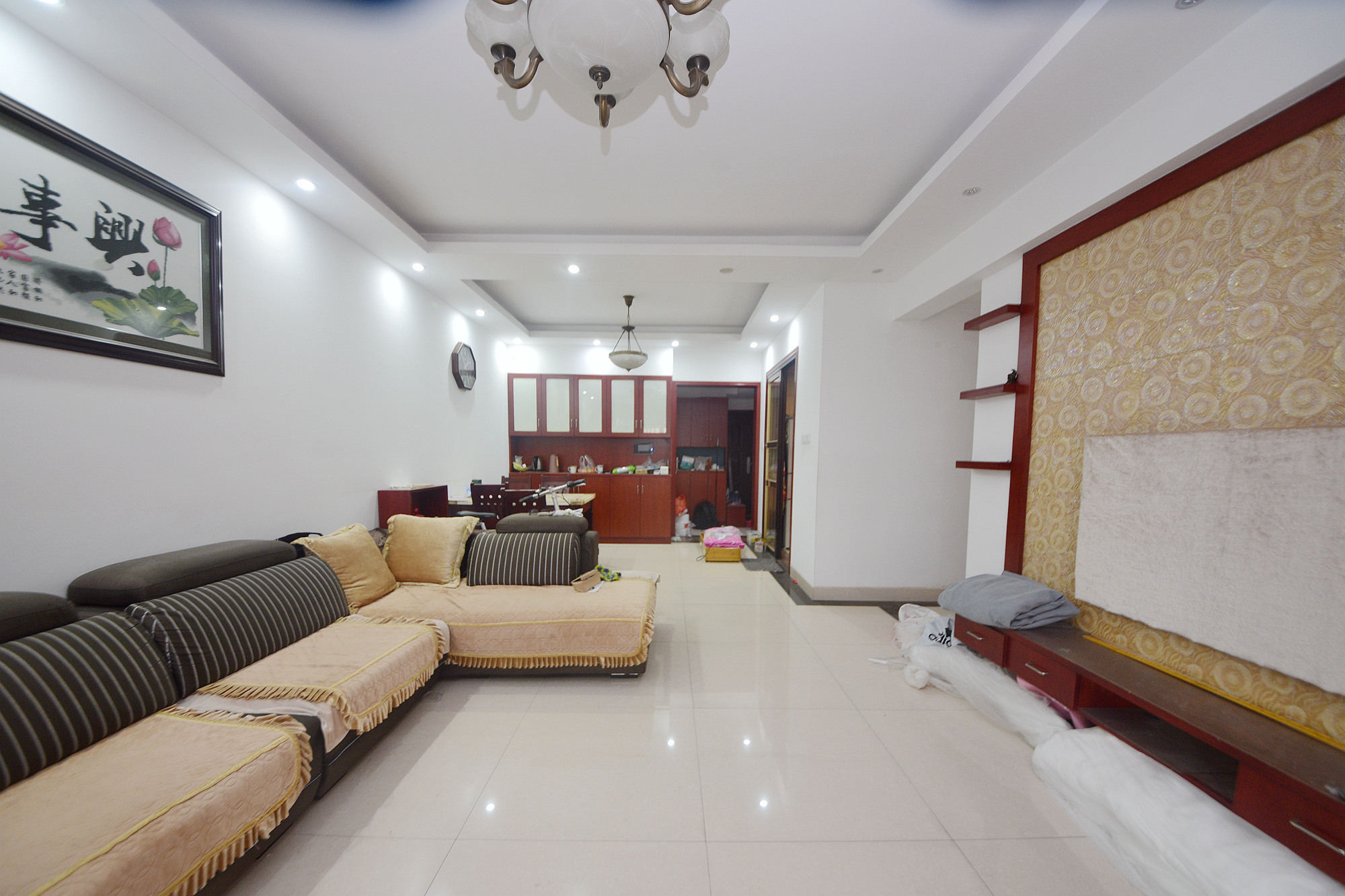 兴威帕克水岸  3室2厅2卫    108.0万客厅