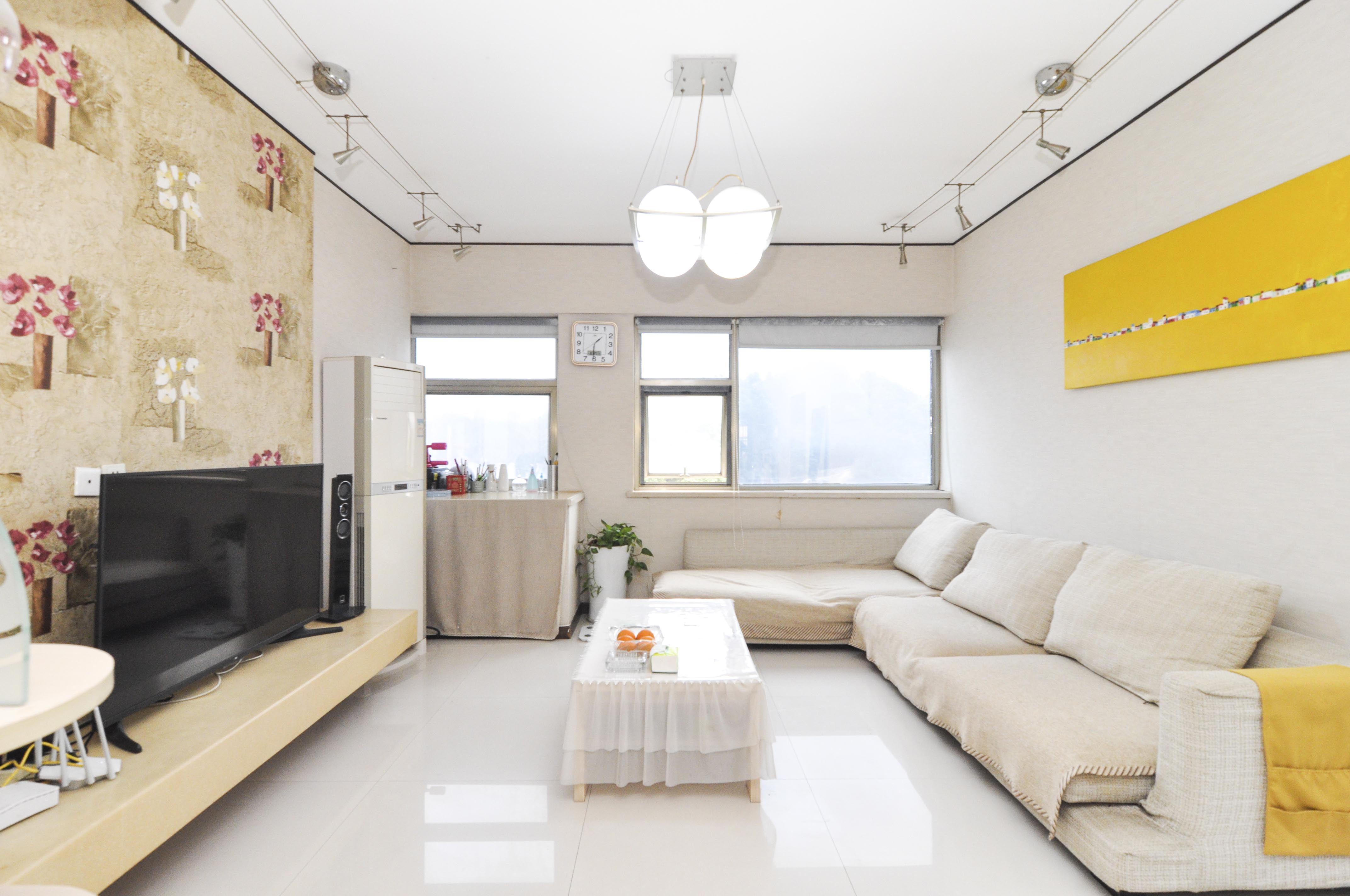 麓谷坐标  3室2厅2卫    119.0万客厅