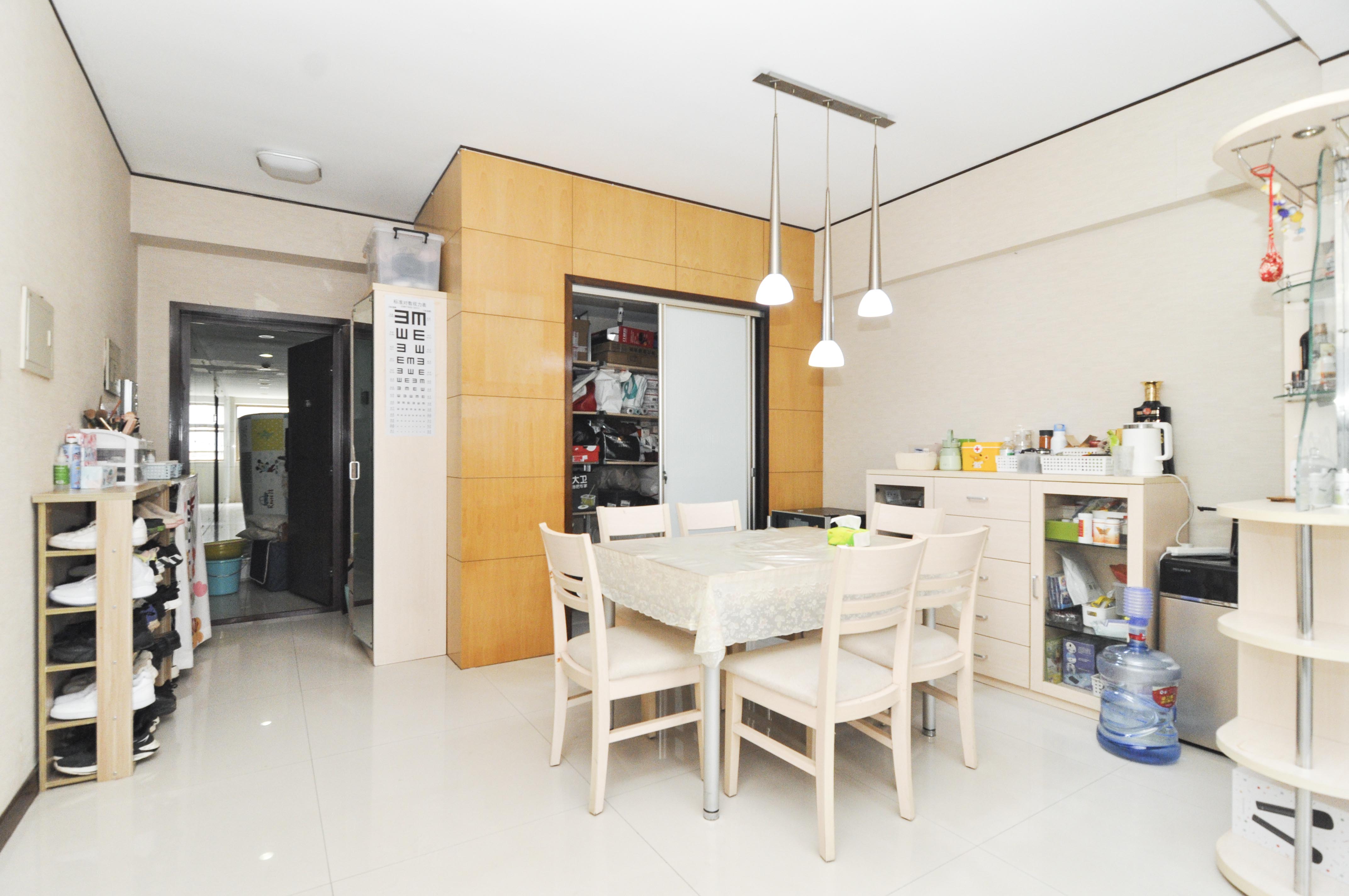 麓谷坐标  3室2厅2卫    119.0万客厅