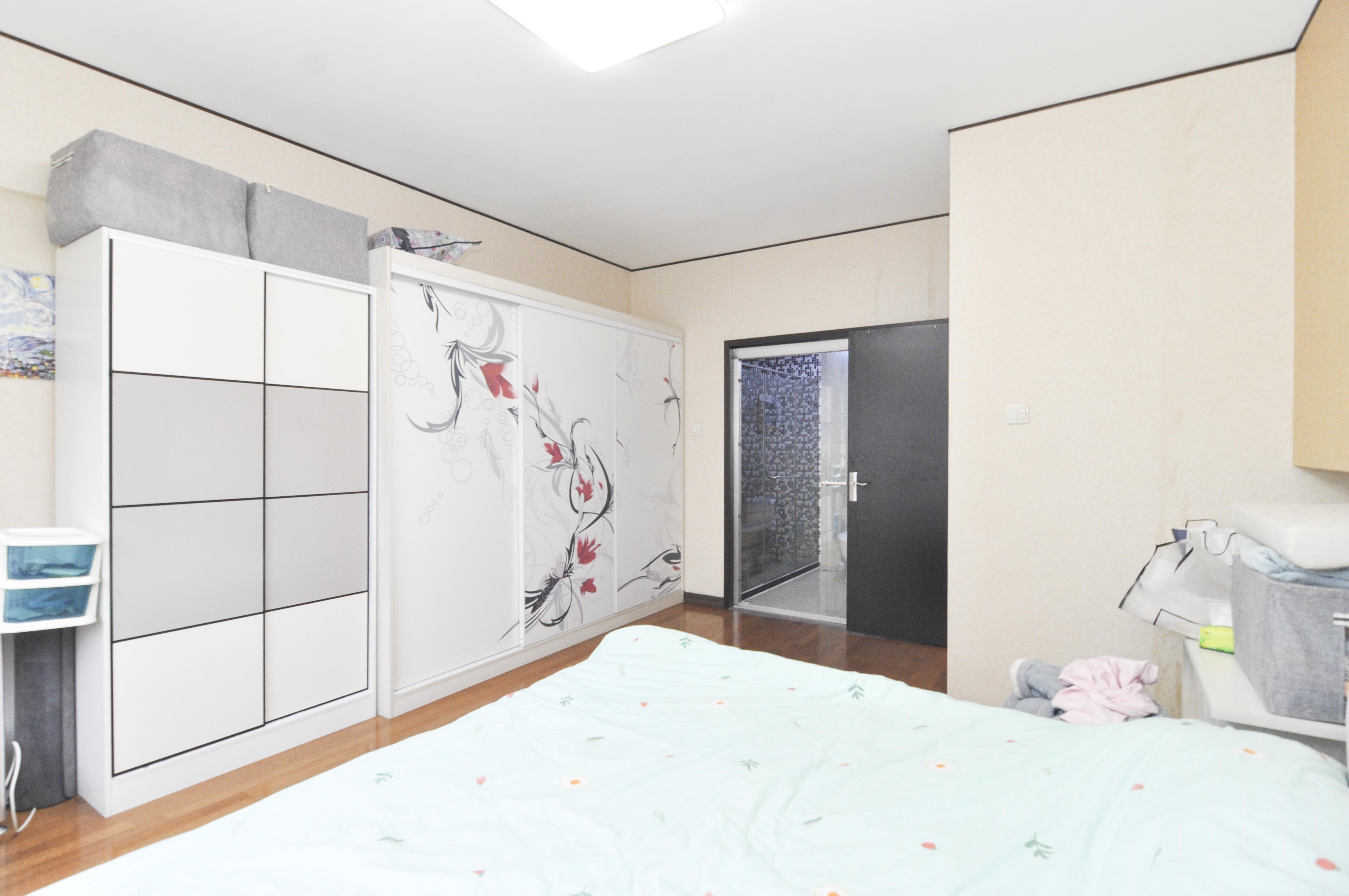 麓谷坐标  3室2厅2卫    119.0万卧室