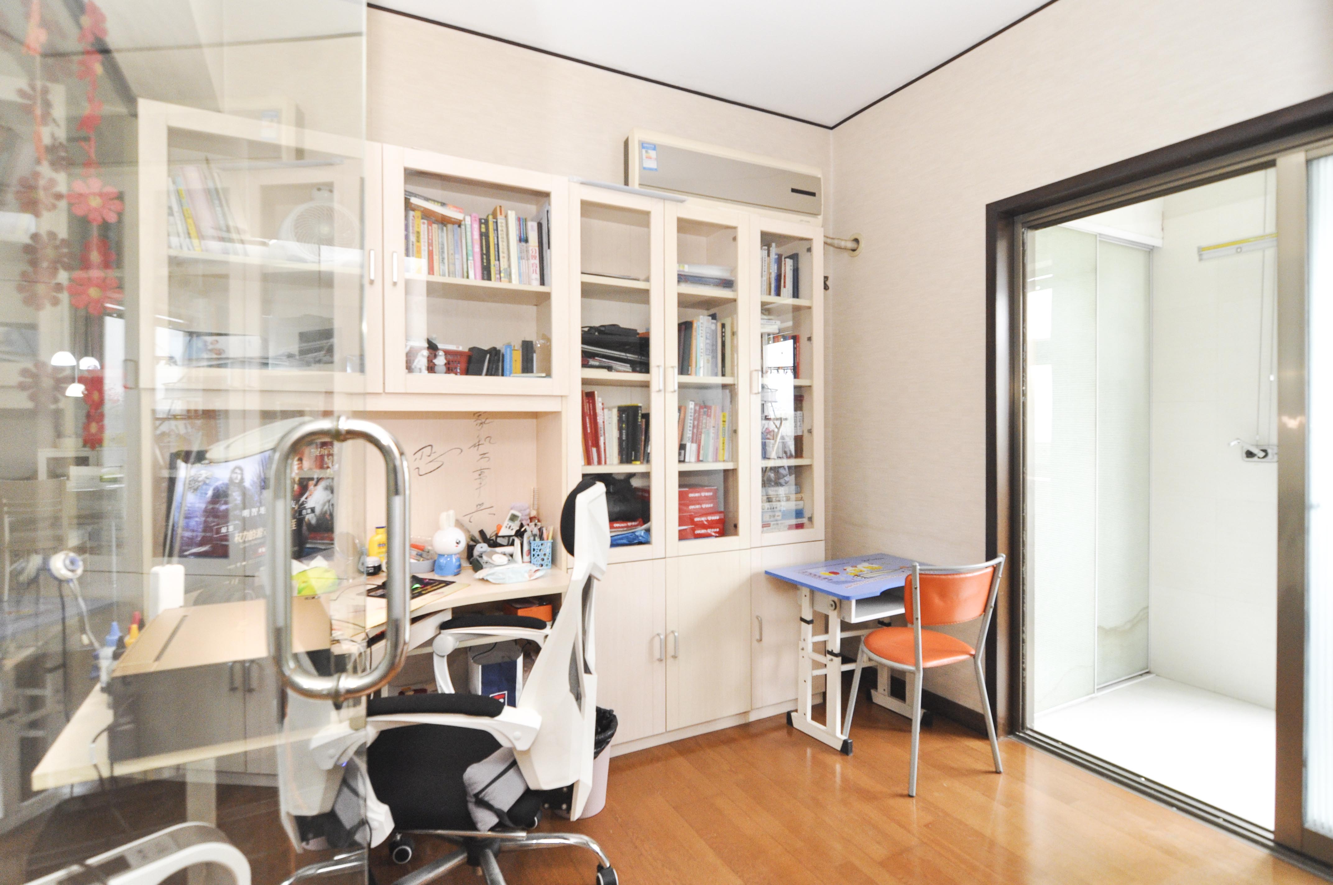 麓谷坐标  3室2厅2卫    119.0万卧室