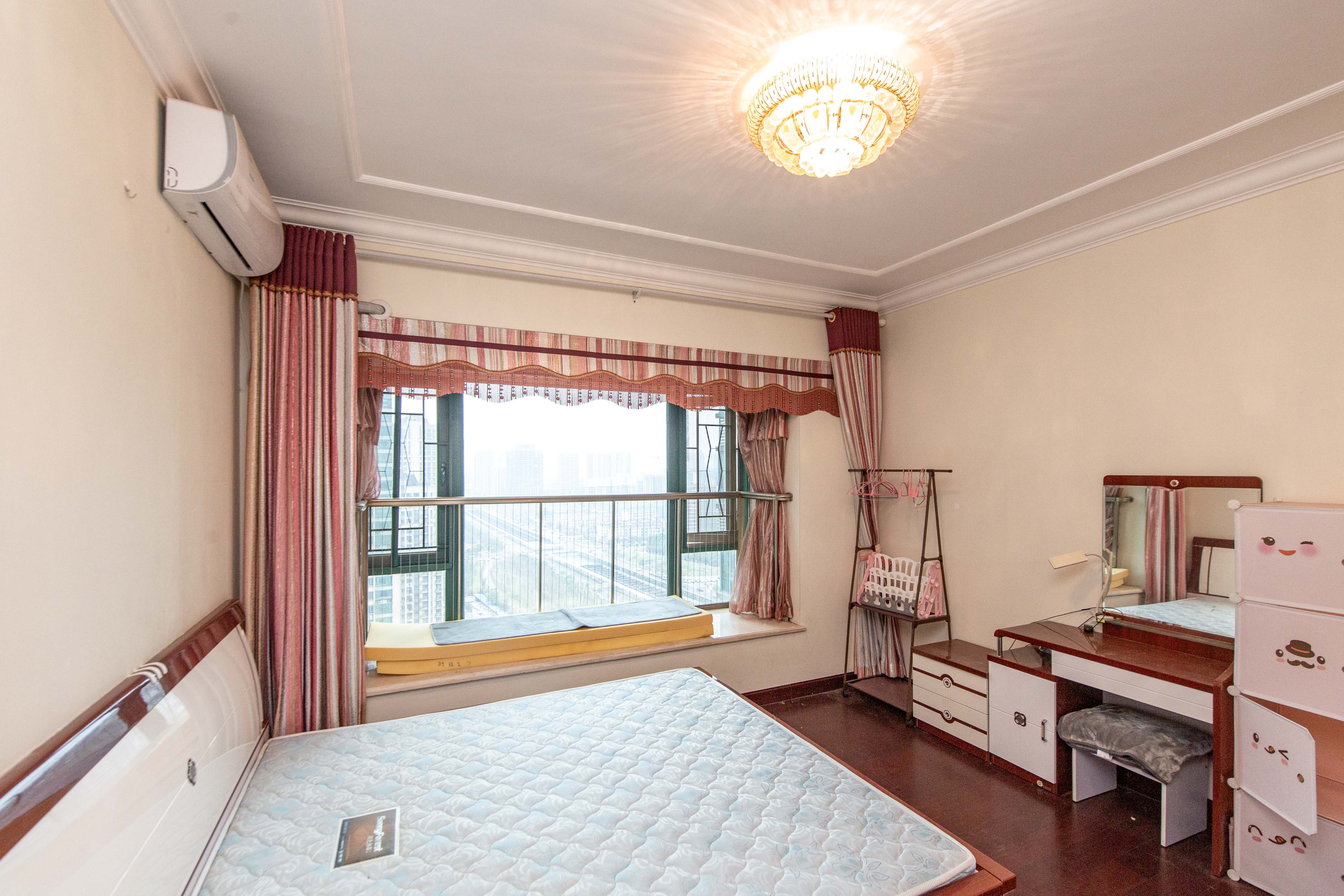 恒大绿洲  3室2厅1卫   110.00万 恒大绿洲  3室2厅1卫   110.00万卧室