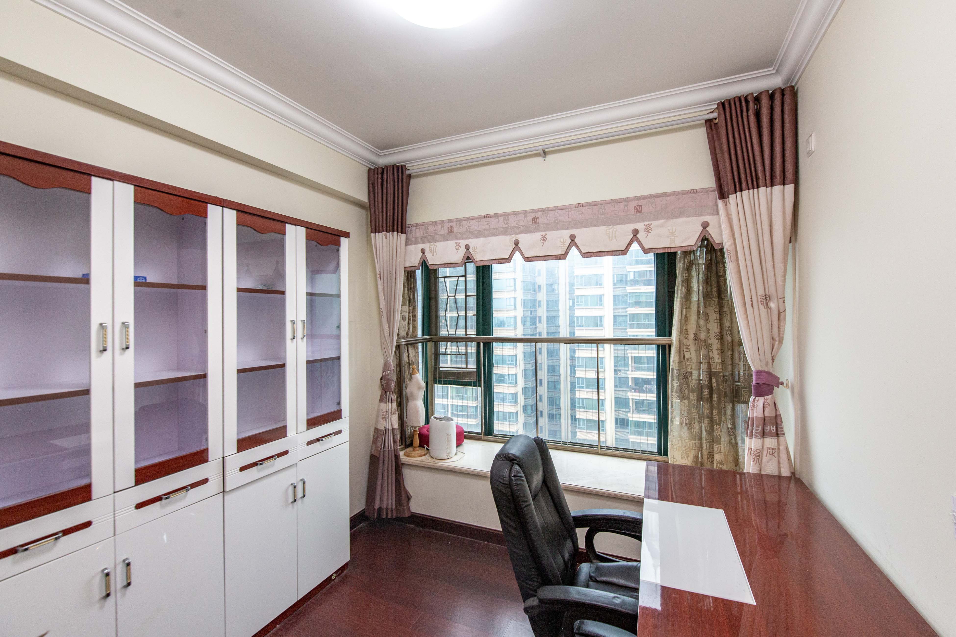 恒大绿洲  3室2厅1卫   110.00万 恒大绿洲  3室2厅1卫   110.00万卧室