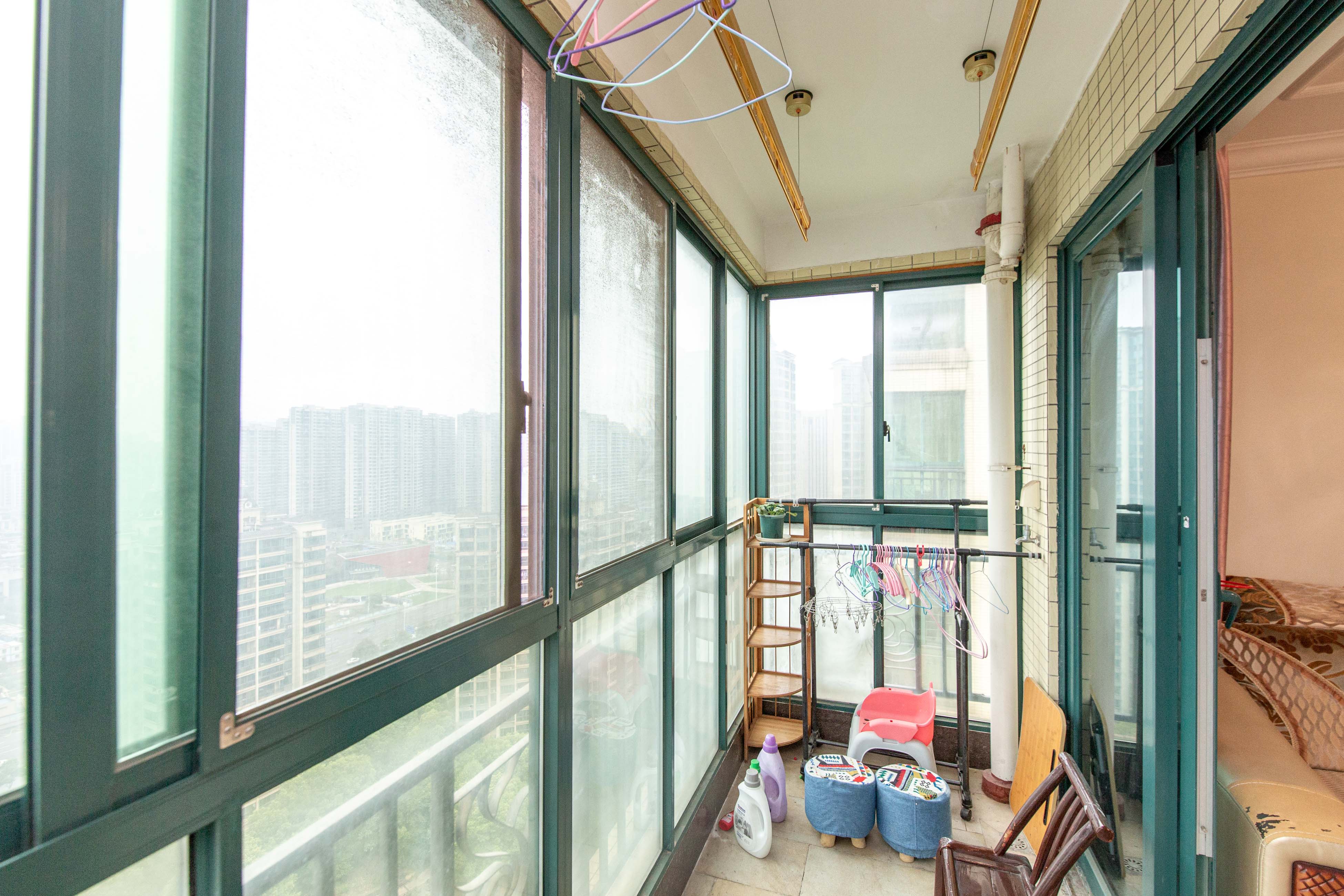 恒大绿洲  3室2厅1卫   110.00万 恒大绿洲  3室2厅1卫   110.00万阳台