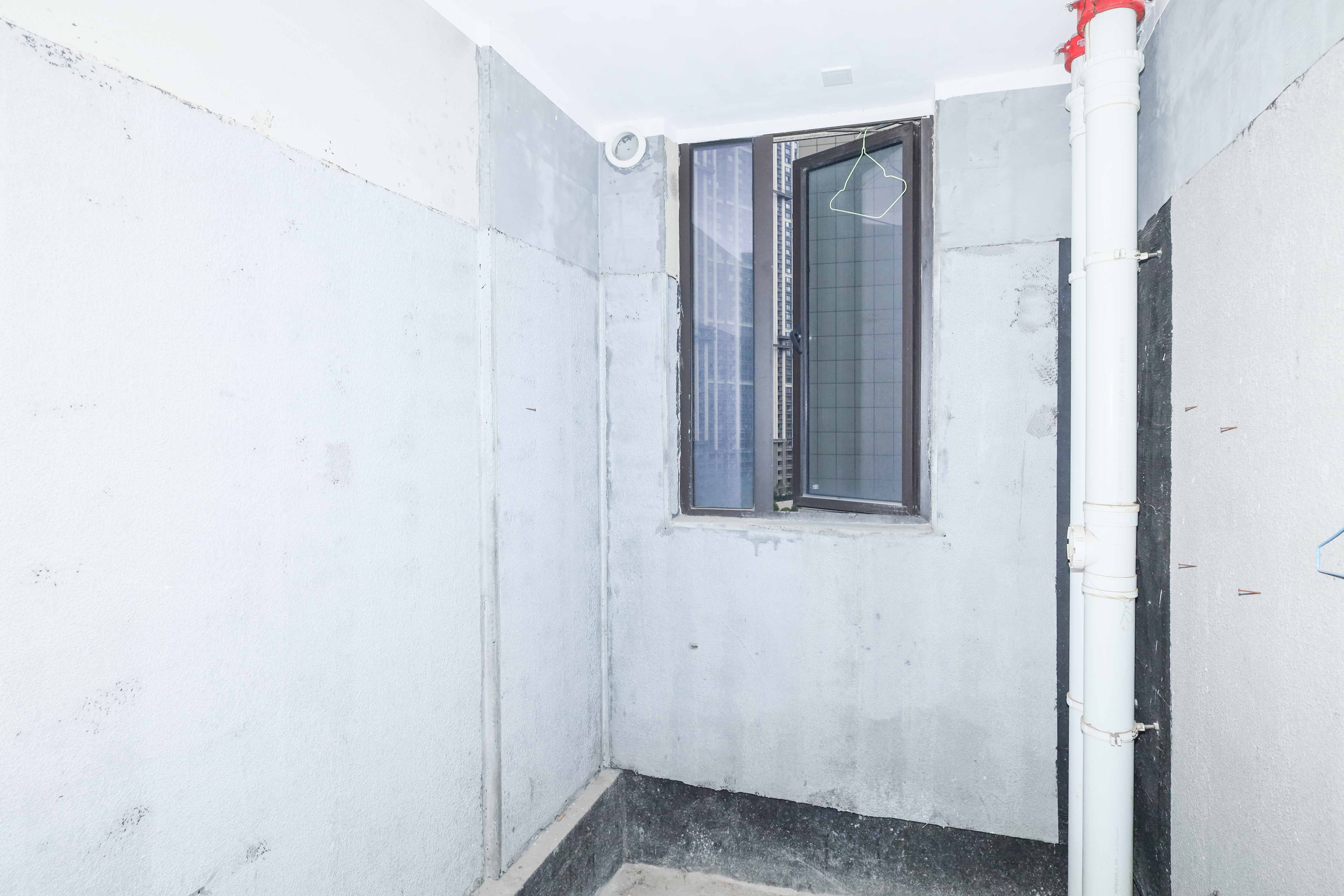 中国铁建梅溪青秀二期  3室2厅2卫   140.00万卫生间