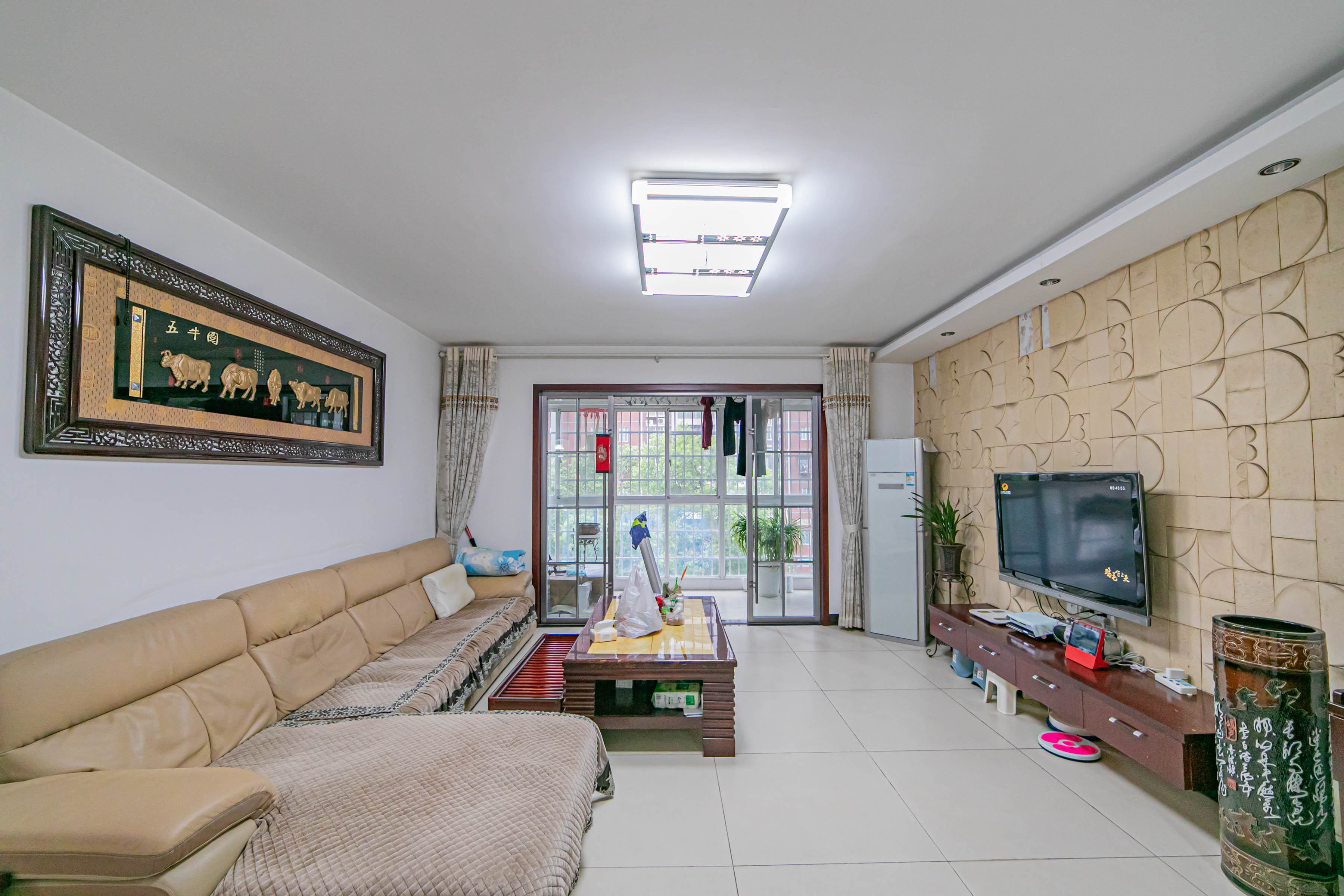 彩都公寓  4室2厅2卫   86.00万 彩都公寓  4室2厅2卫   86.00万客厅