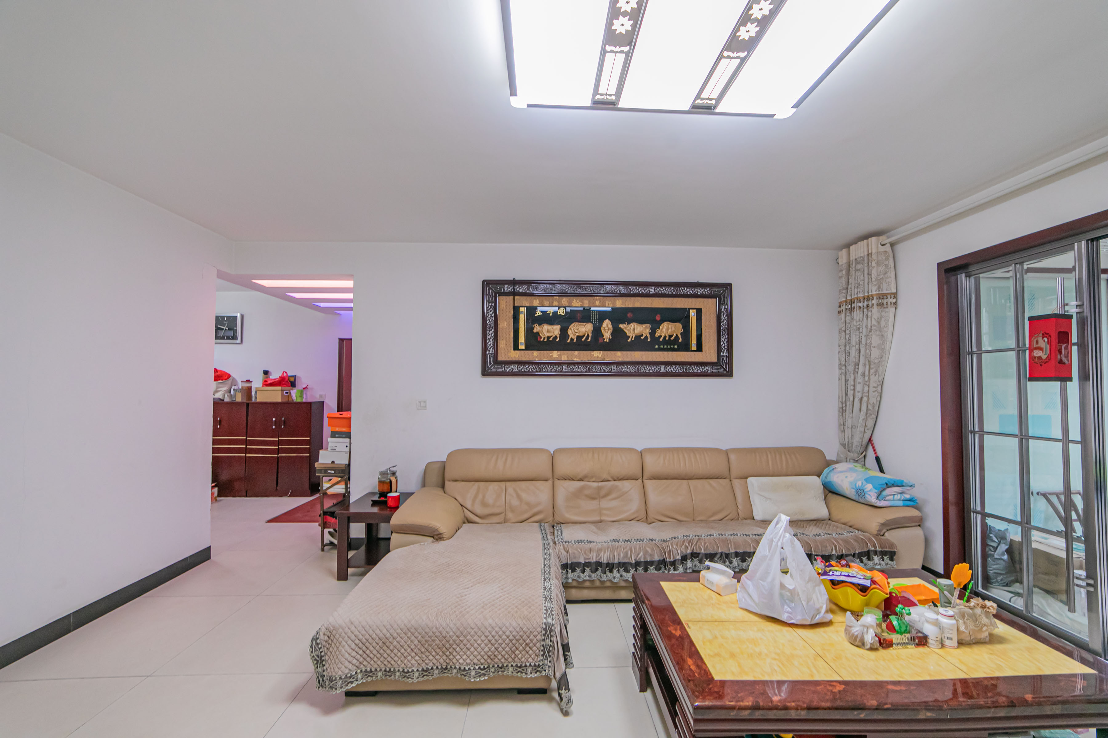 彩都公寓  4室2厅2卫   86.00万 彩都公寓  4室2厅2卫   86.00万客厅