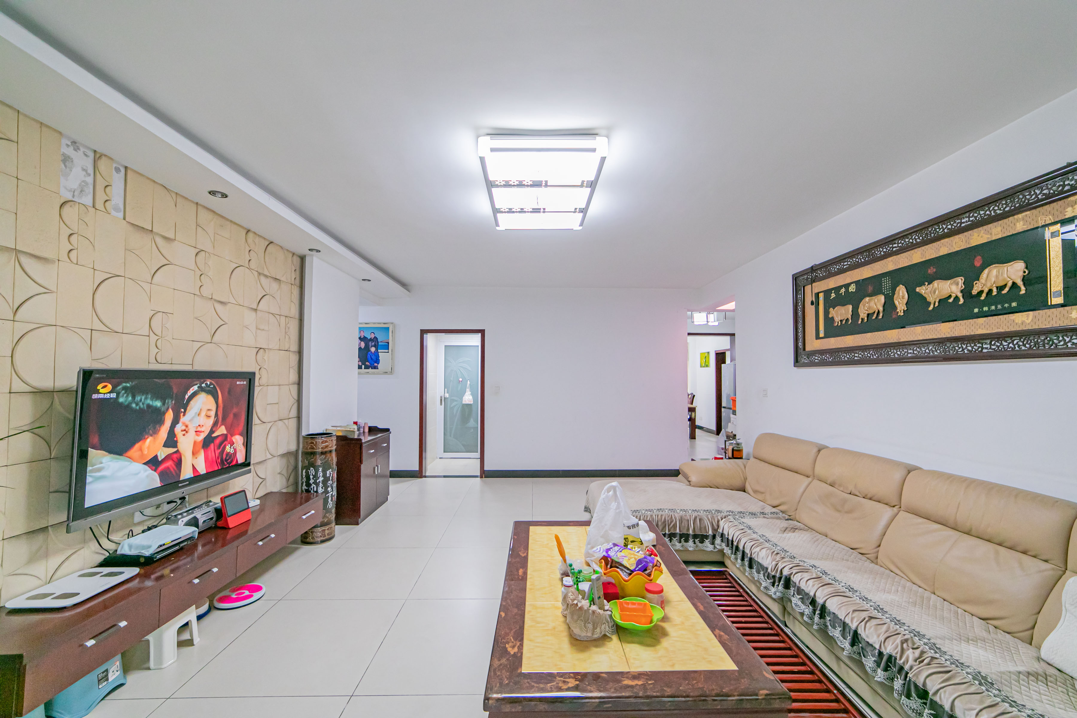 彩都公寓  4室2厅2卫   86.00万 彩都公寓  4室2厅2卫   86.00万客厅