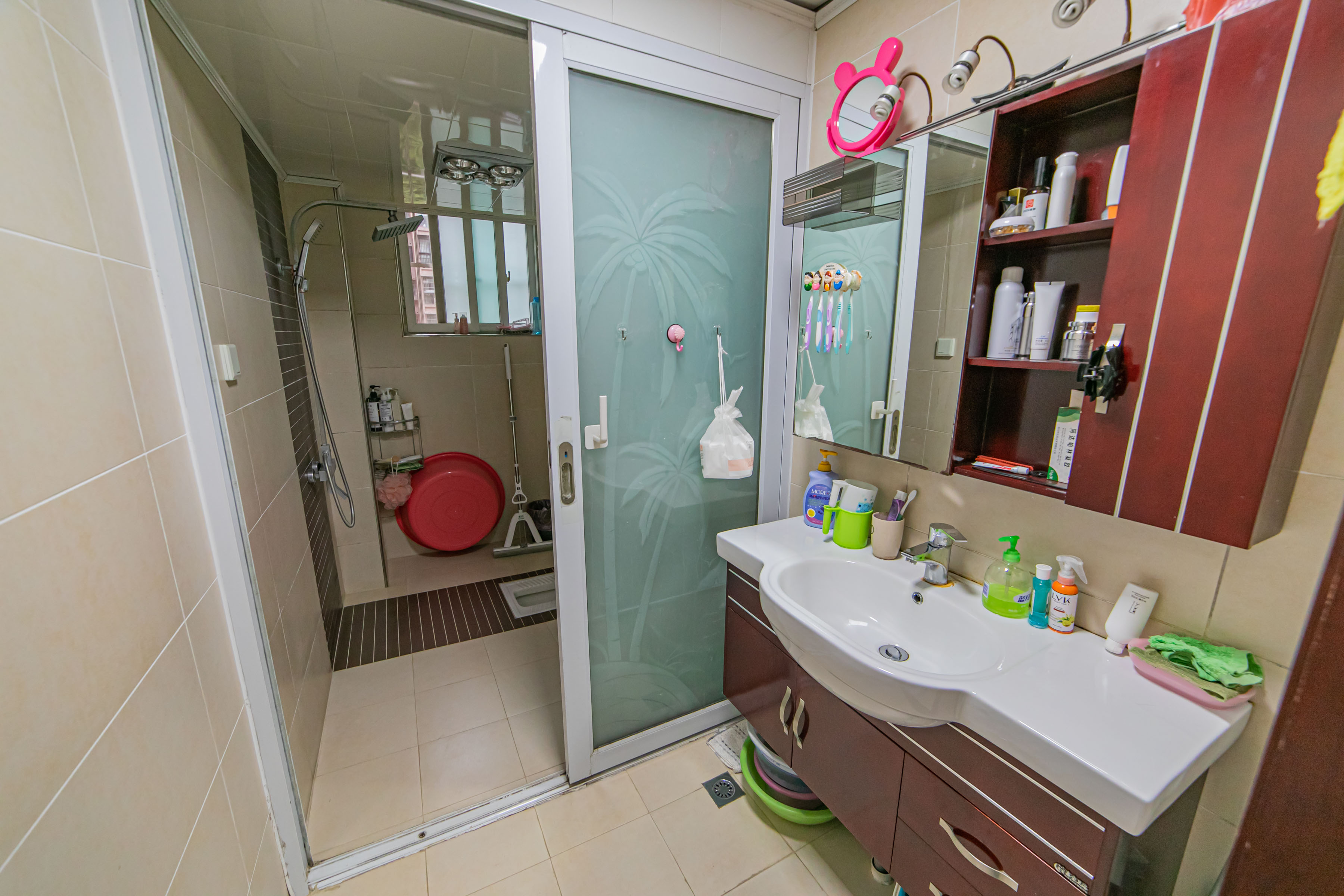 彩都公寓  4室2厅2卫   86.00万 彩都公寓  4室2厅2卫   86.00万卫生间