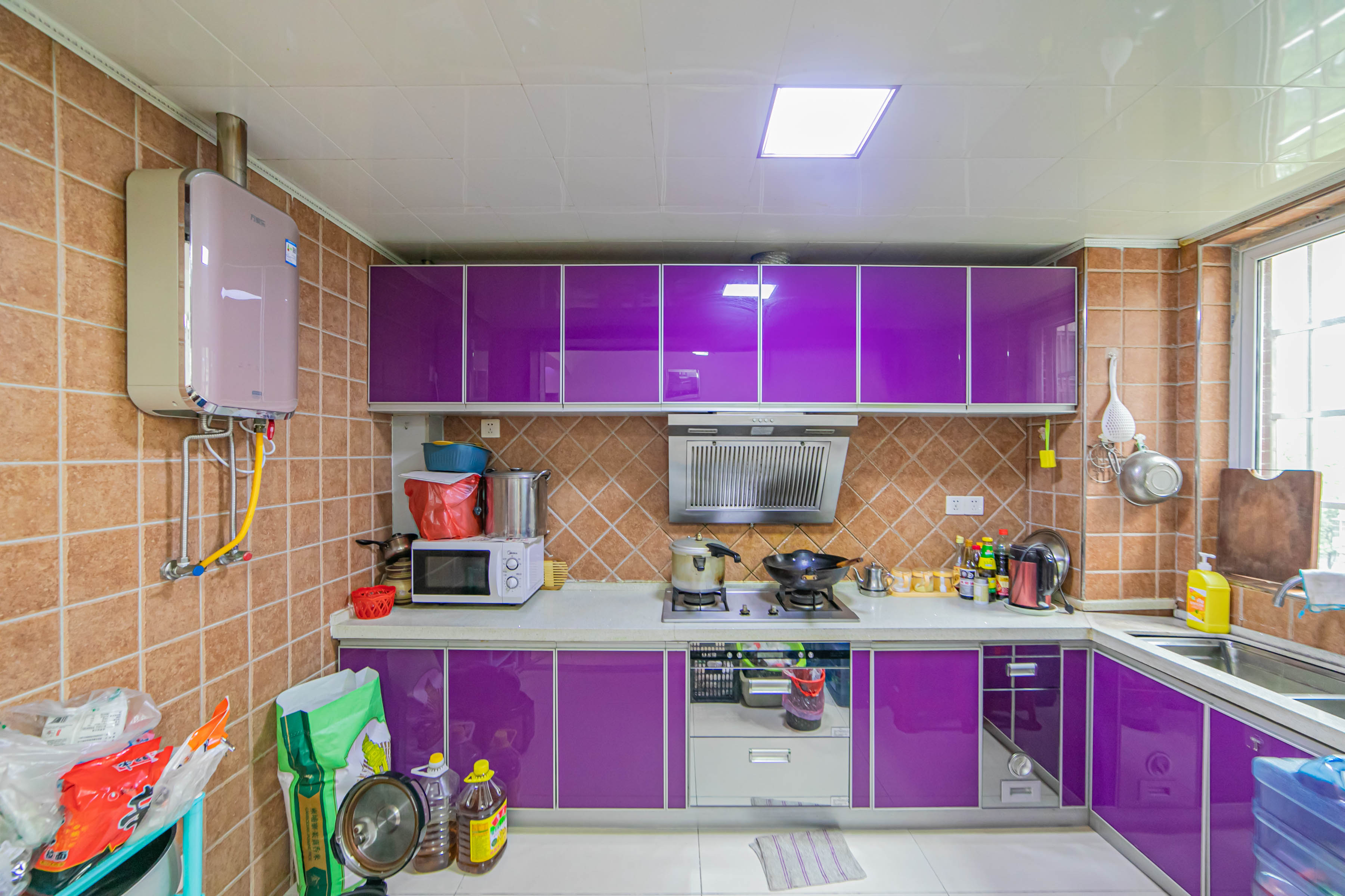 彩都公寓  4室2厅2卫   86.00万 彩都公寓  4室2厅2卫   86.00万厨房