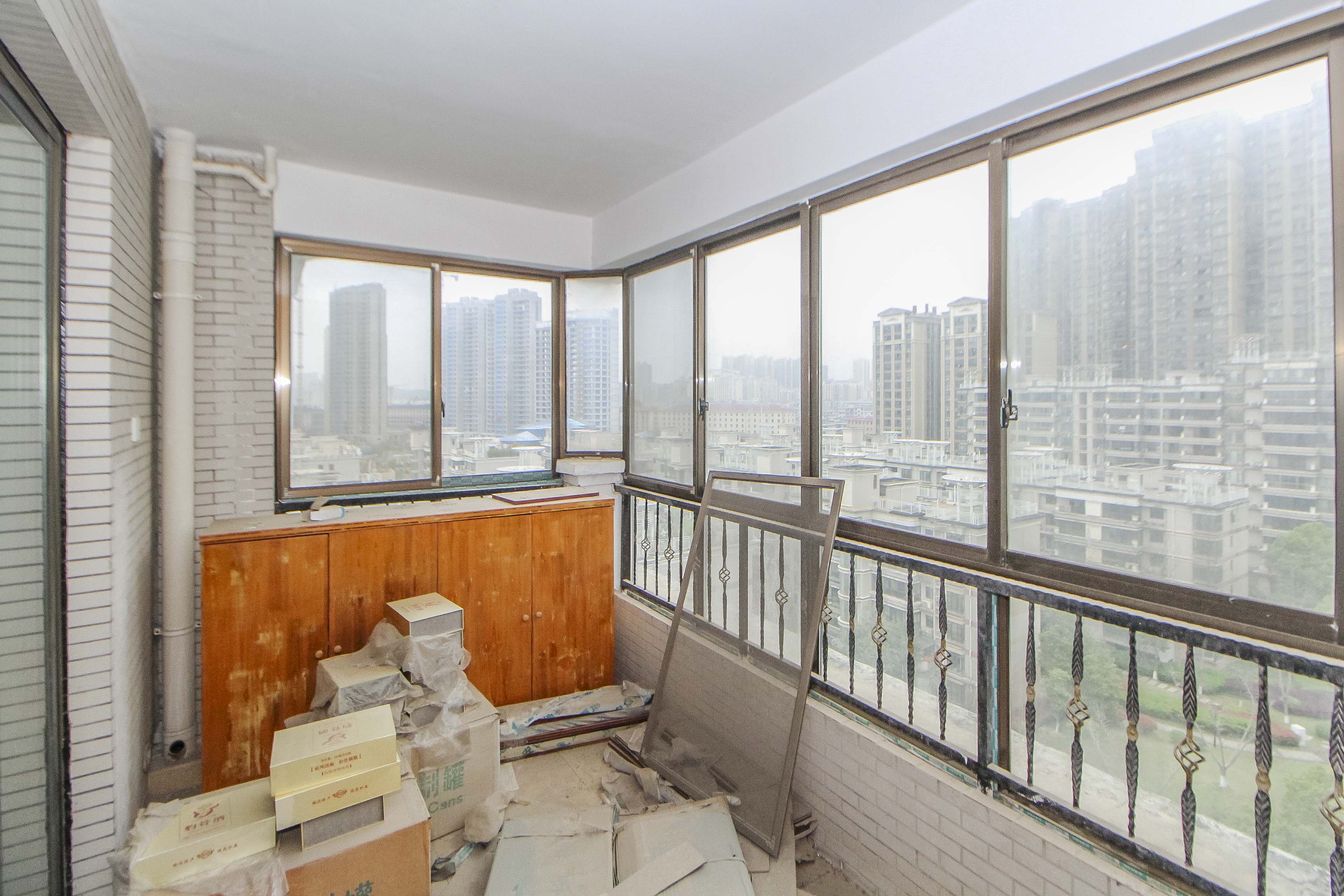 江山帝景雅典  5室2厅3卫    225.0万室内图