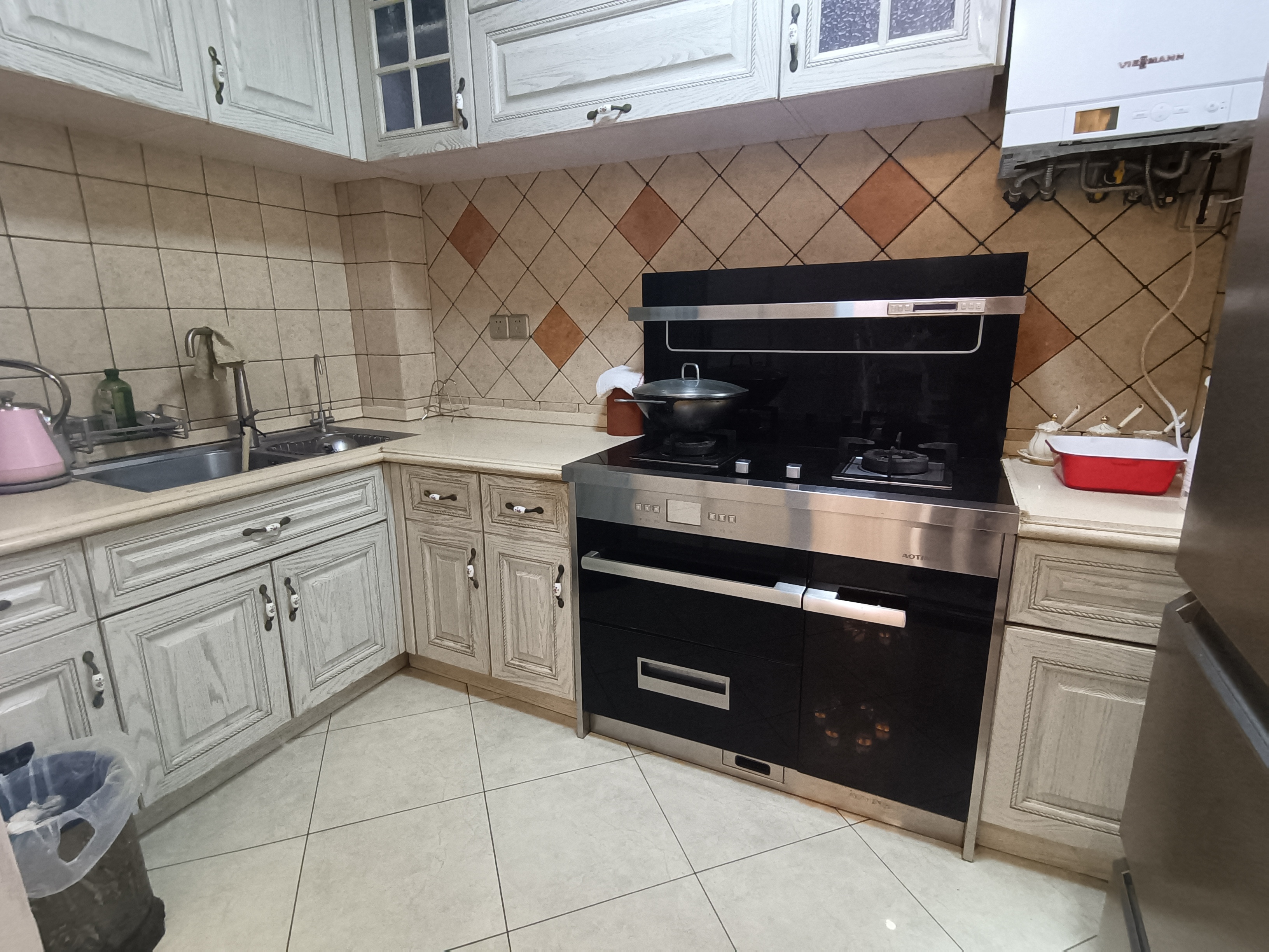 经世皇城 5室2厅2卫 147.00万 经世皇城 5室2厅2卫 147.00万室内图