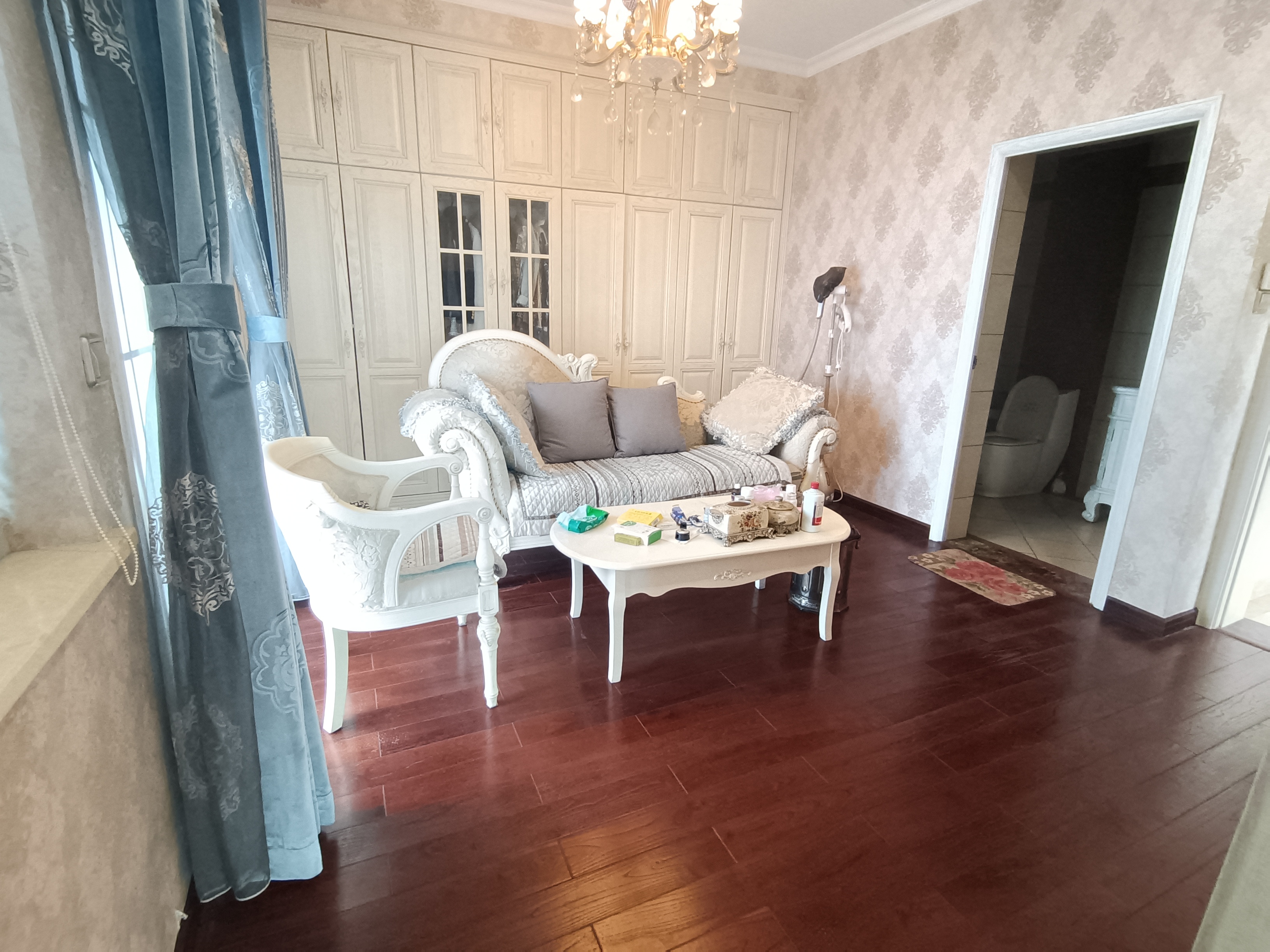 经世皇城 5室2厅2卫 147.00万 经世皇城 5室2厅2卫 147.00万室内图