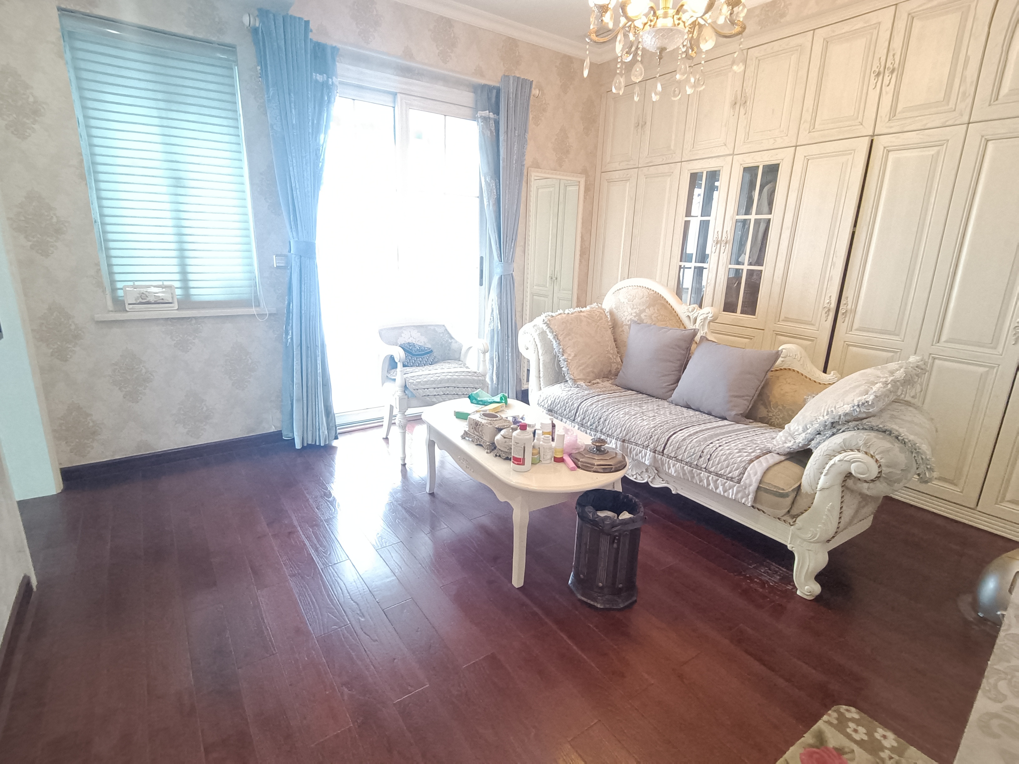 经世皇城 5室2厅2卫 147.00万 经世皇城 5室2厅2卫 147.00万室内图