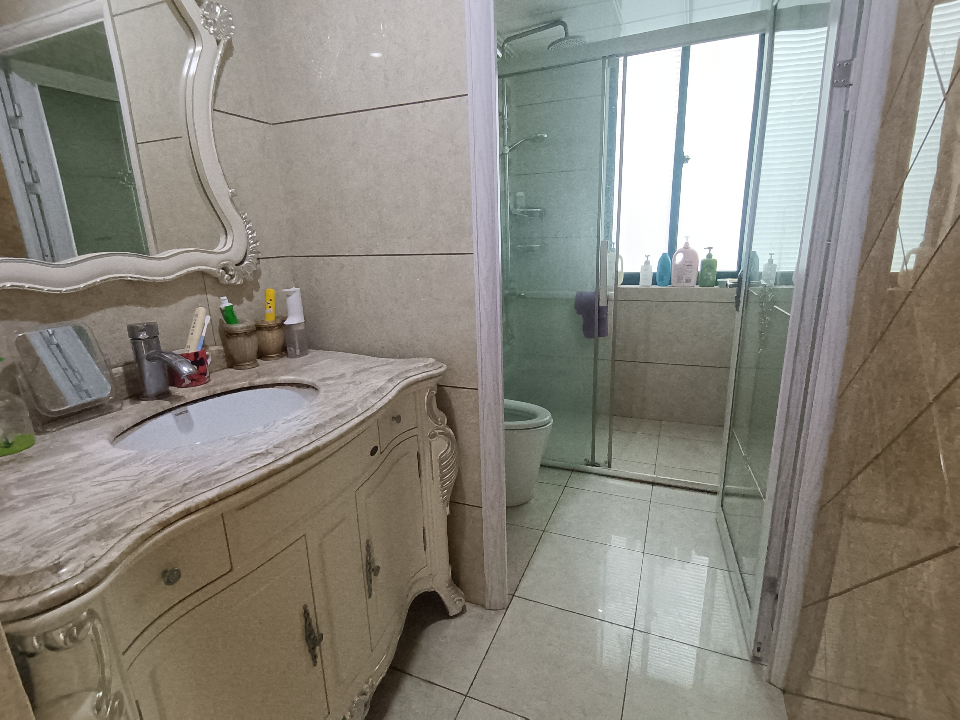 经世皇城 5室2厅2卫 147.00万 经世皇城 5室2厅2卫 147.00万室内图