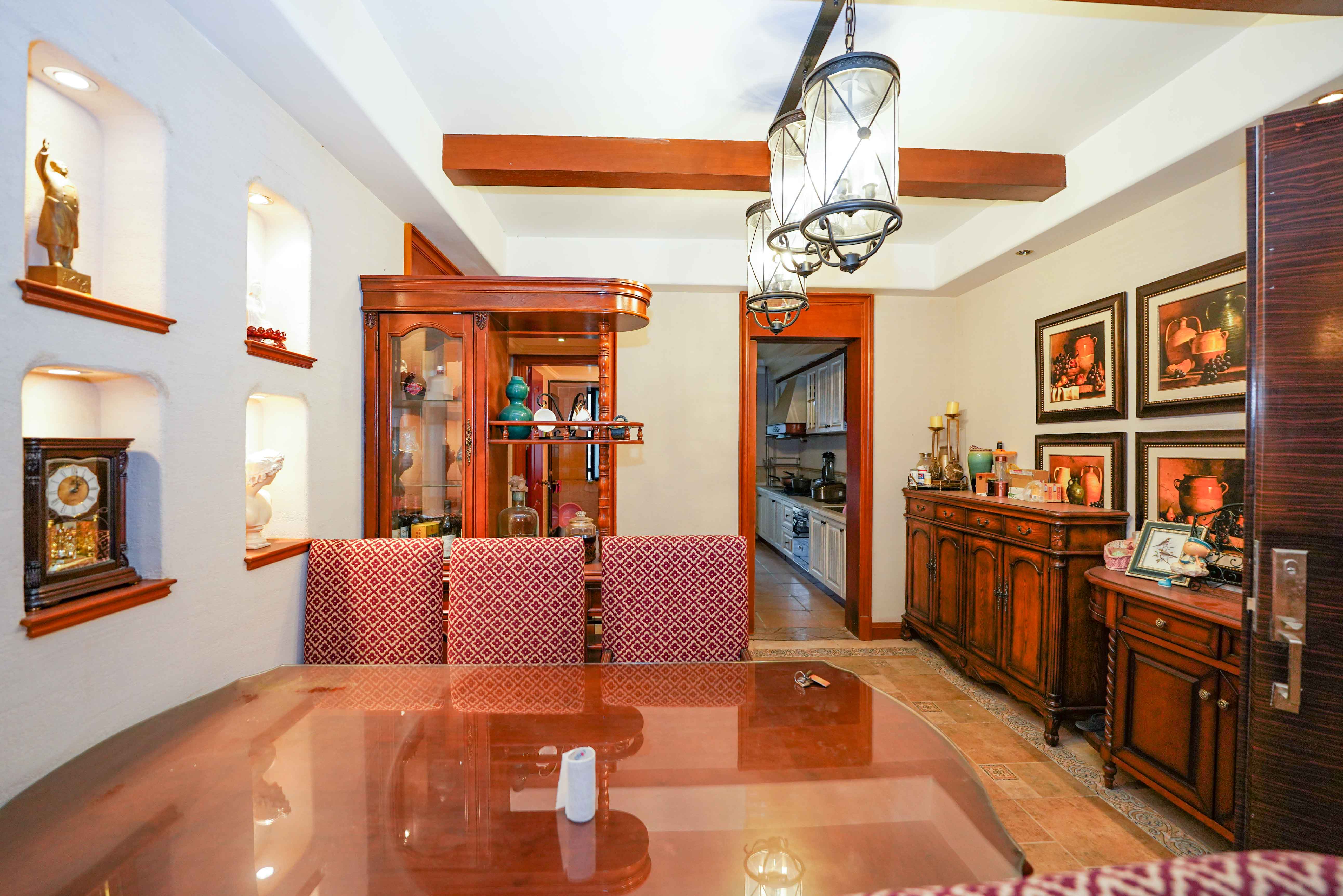 海伦堡爱ME城市 5室2厅3卫 238.00万 海伦堡爱ME城市 5室2厅3卫 238.00万客厅