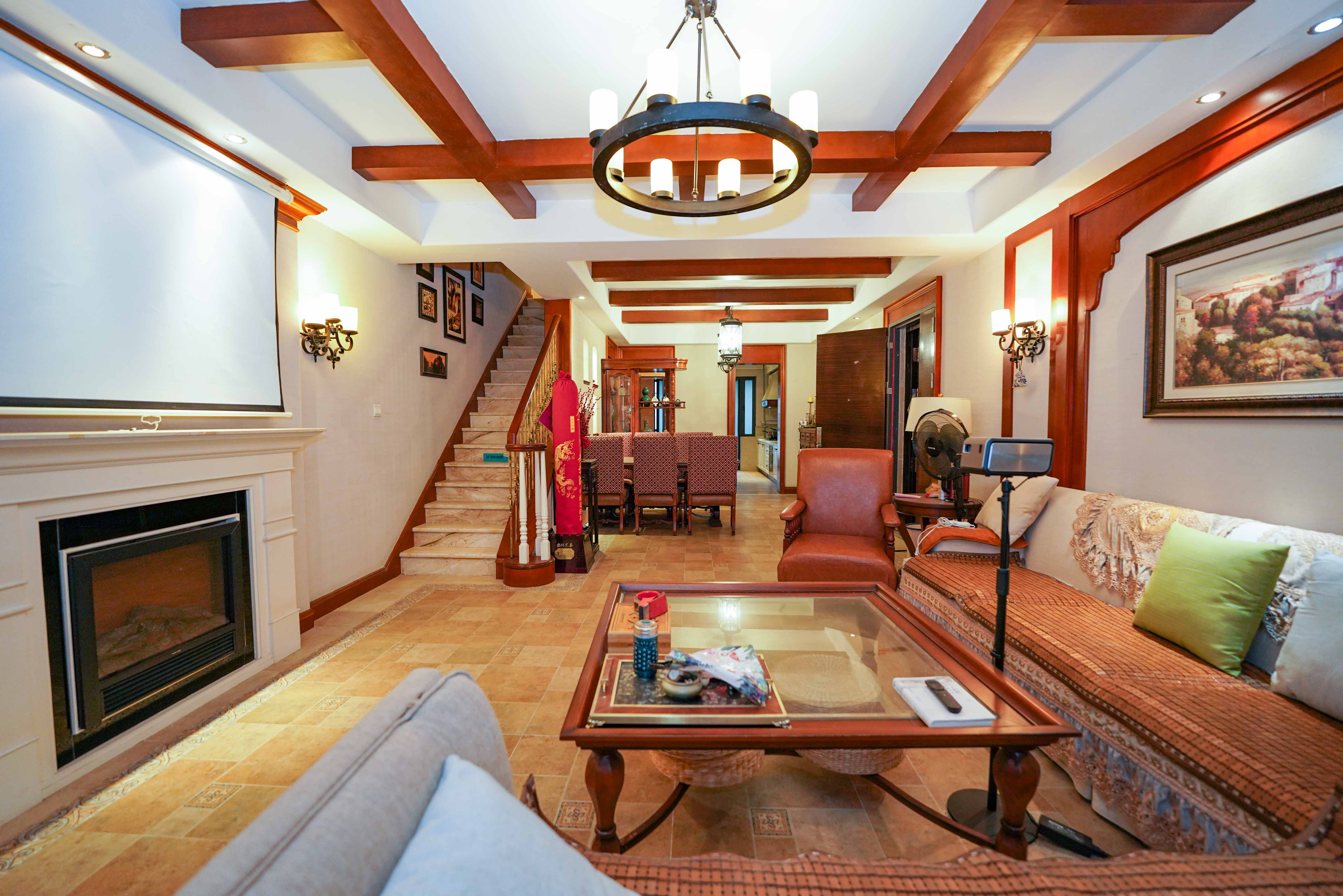 海伦堡爱ME城市 5室2厅3卫 238.00万 海伦堡爱ME城市 5室2厅3卫 238.00万客厅