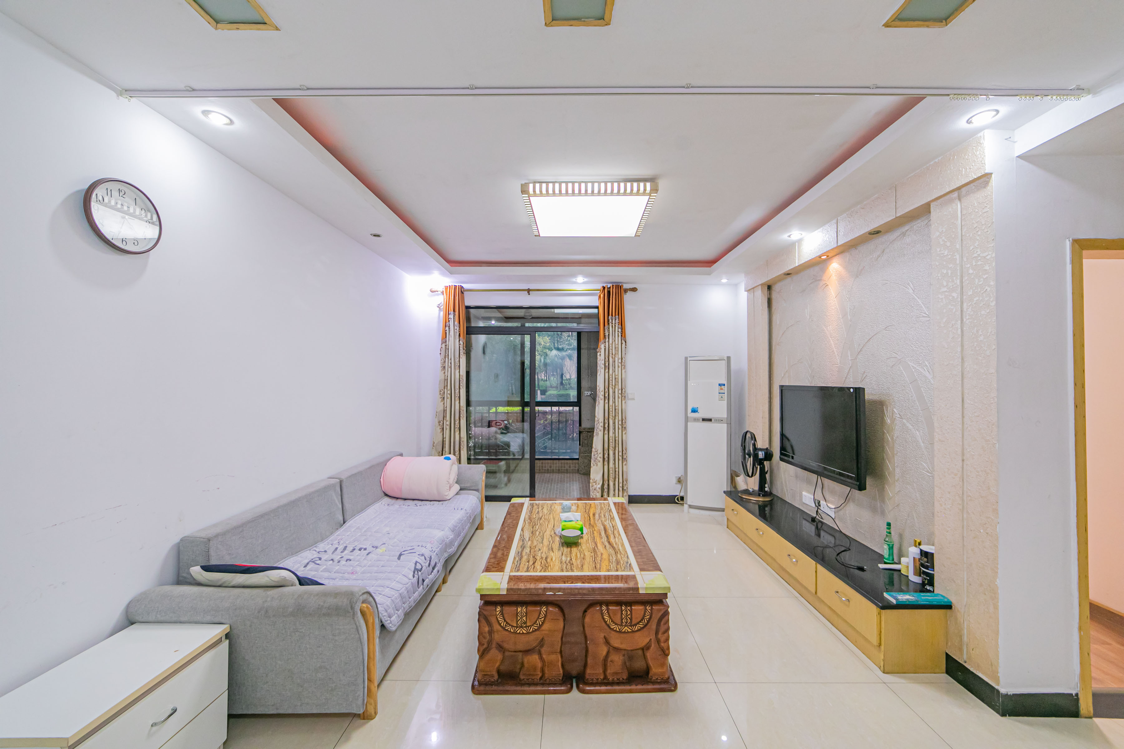 华润凤凰城一期 2室2厅1卫 58.00万 华润凤凰城一期 2室2厅1卫 58.00万客厅