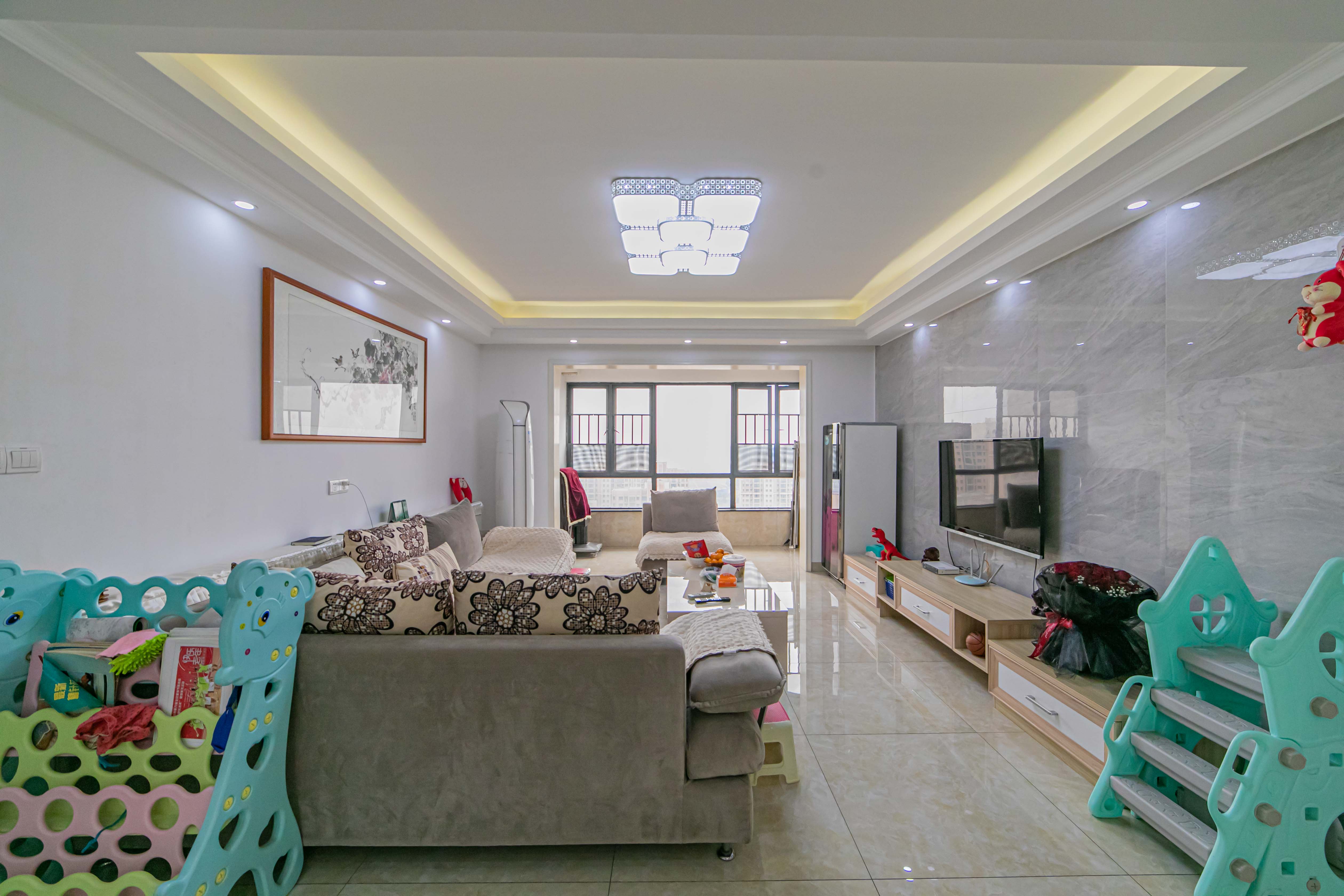 深业睿城 3室2厅1卫 126.0万 深业睿城 3室2厅1卫 126.0万客厅