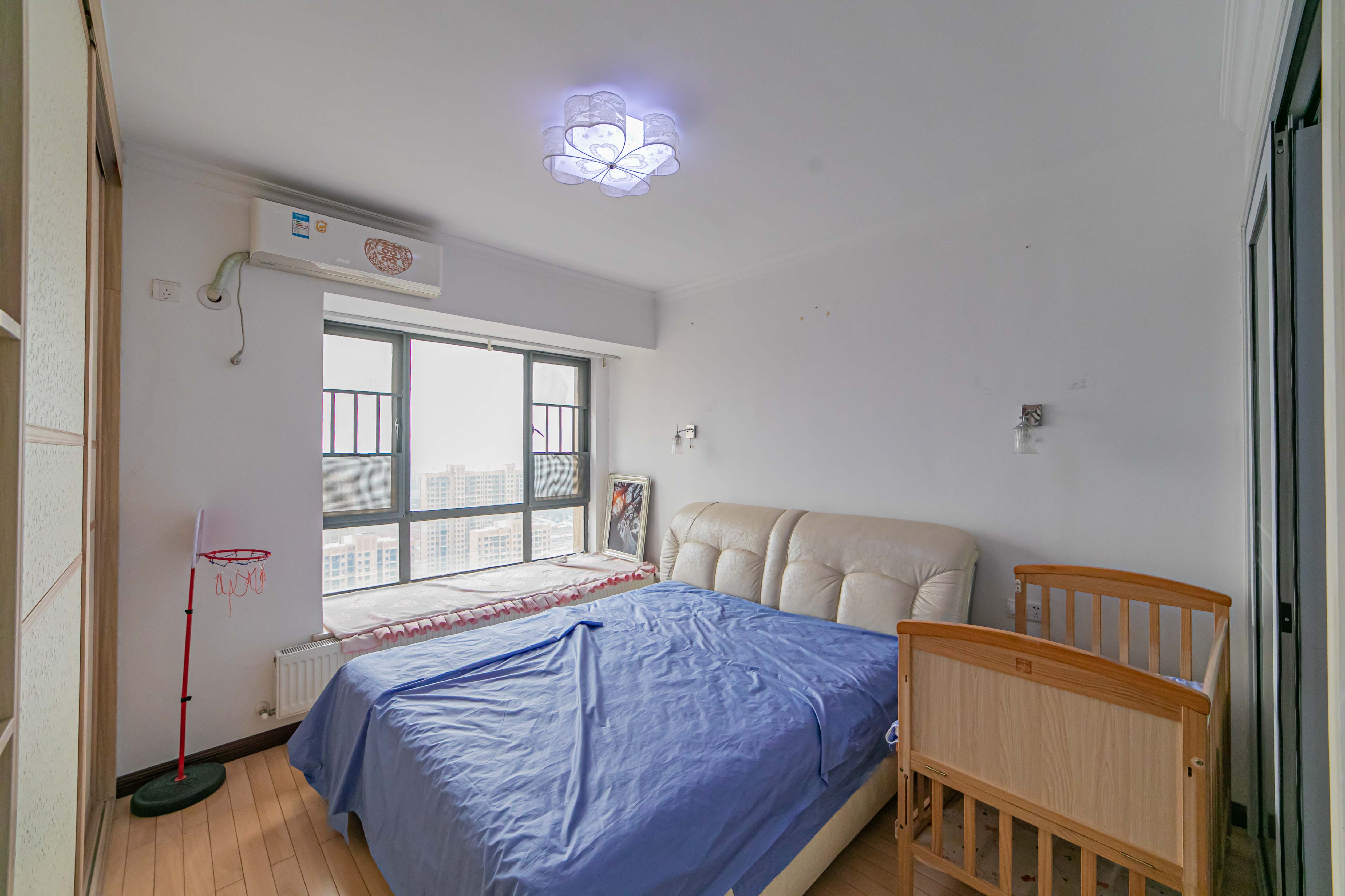 深业睿城 3室2厅1卫 126.0万 深业睿城 3室2厅1卫 126.0万卧室