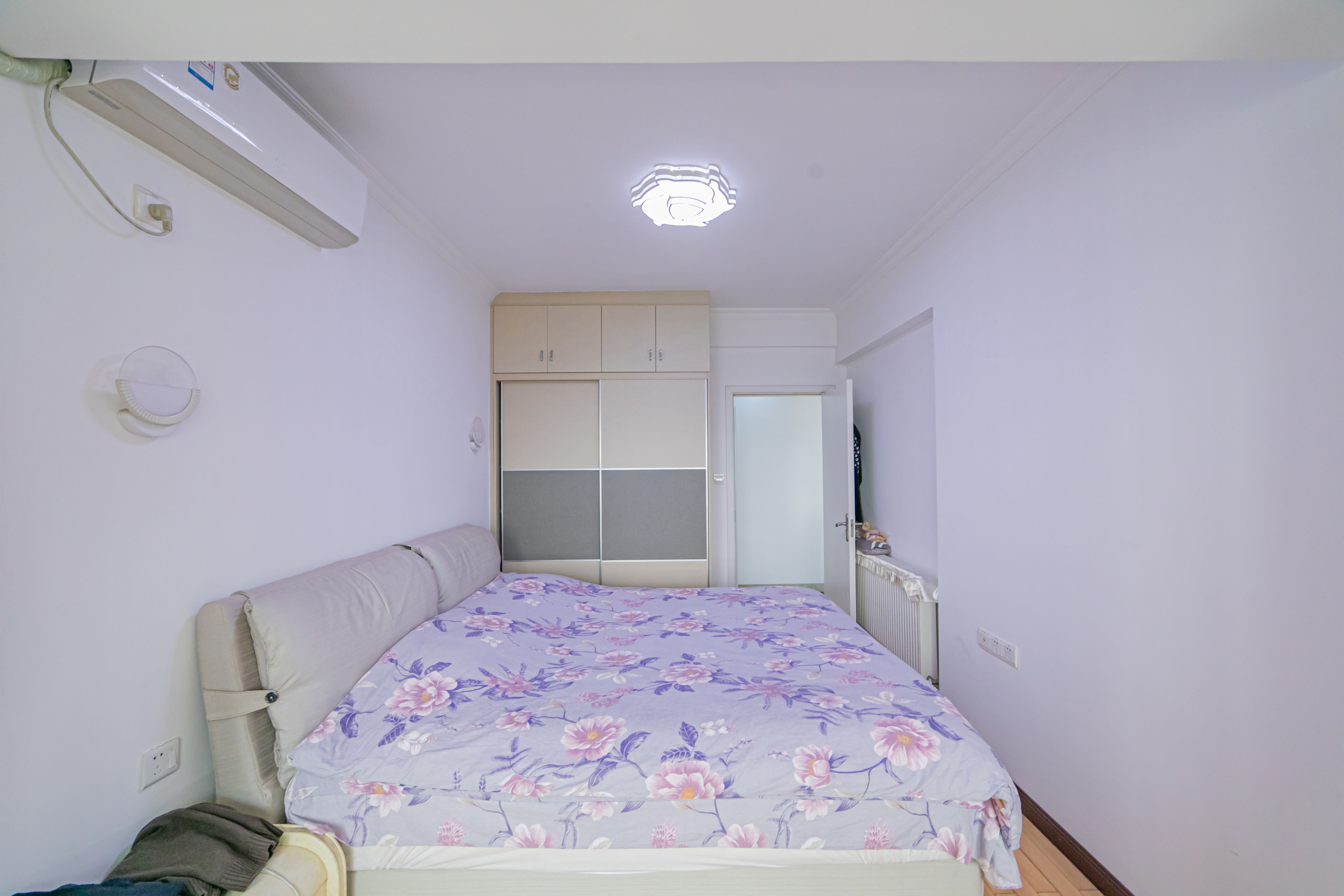 深业睿城 3室2厅1卫 126.0万 深业睿城 3室2厅1卫 126.0万卧室