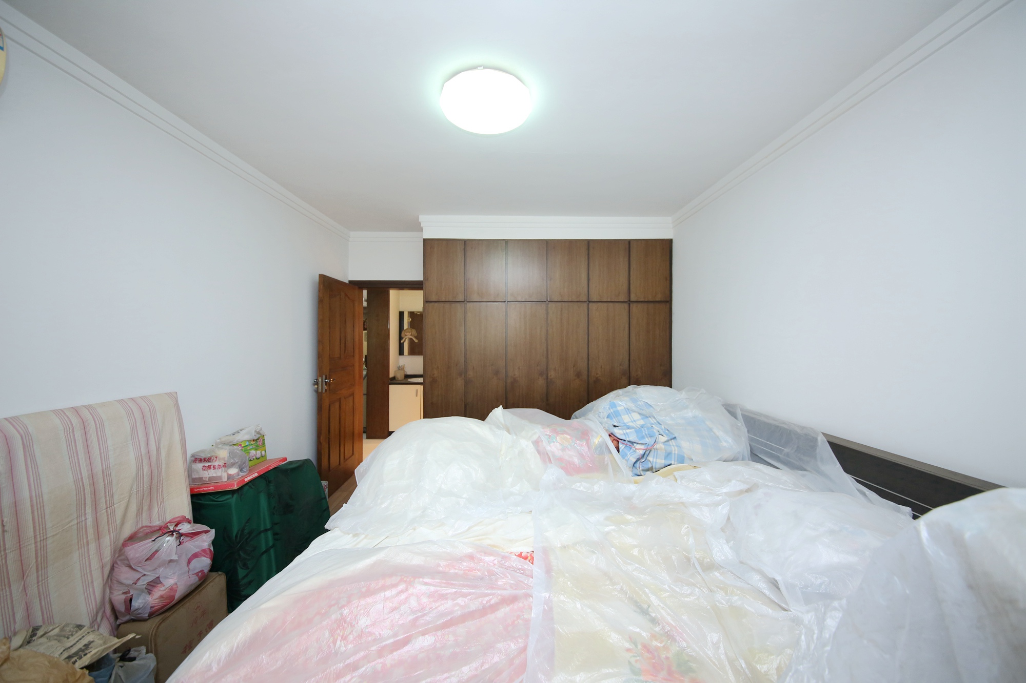 金泰小区  3室2厅1卫   140.00万卧室
