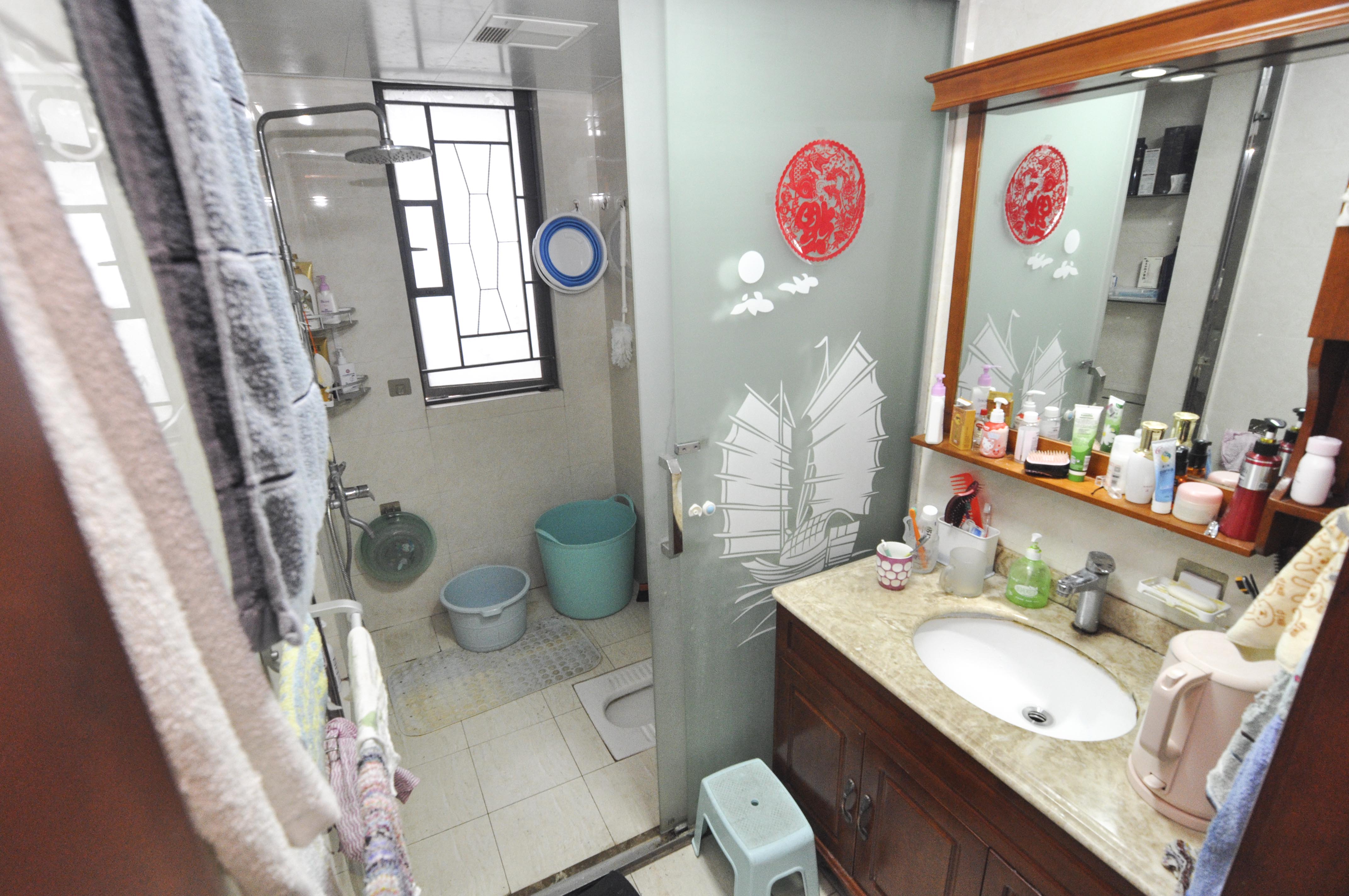 中海梅溪湖壹号  4室2厅2卫   295.00万卫生间
