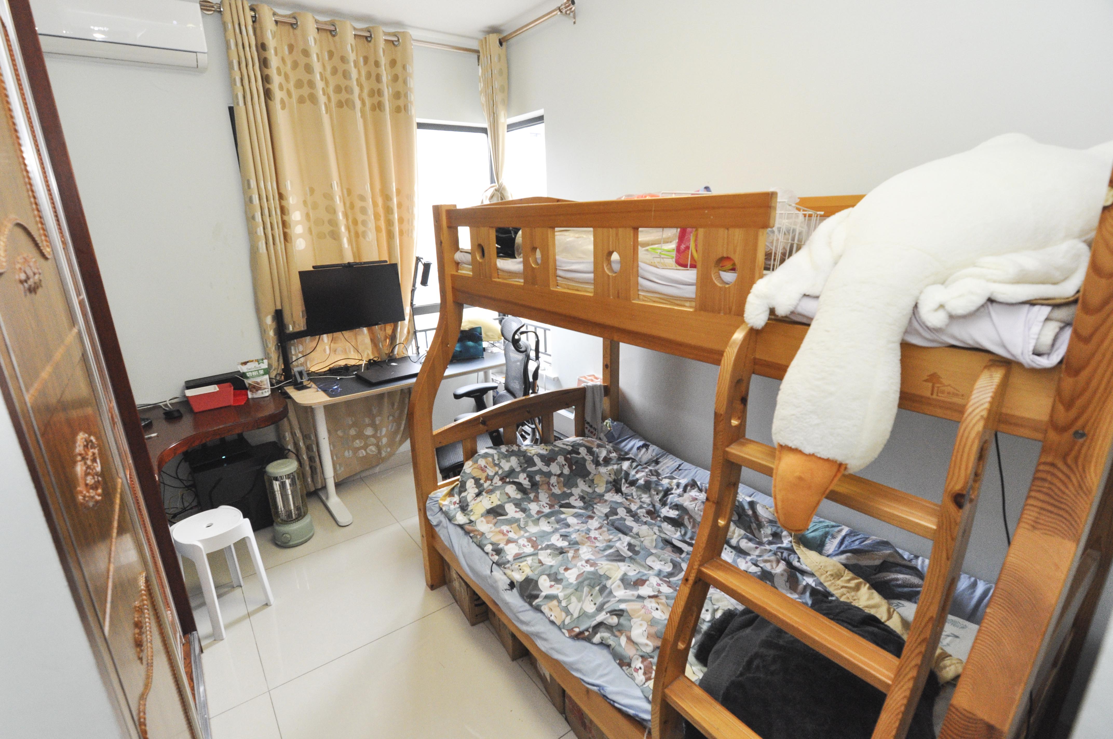 中海梅溪湖壹号  4室2厅2卫   295.00万卧室