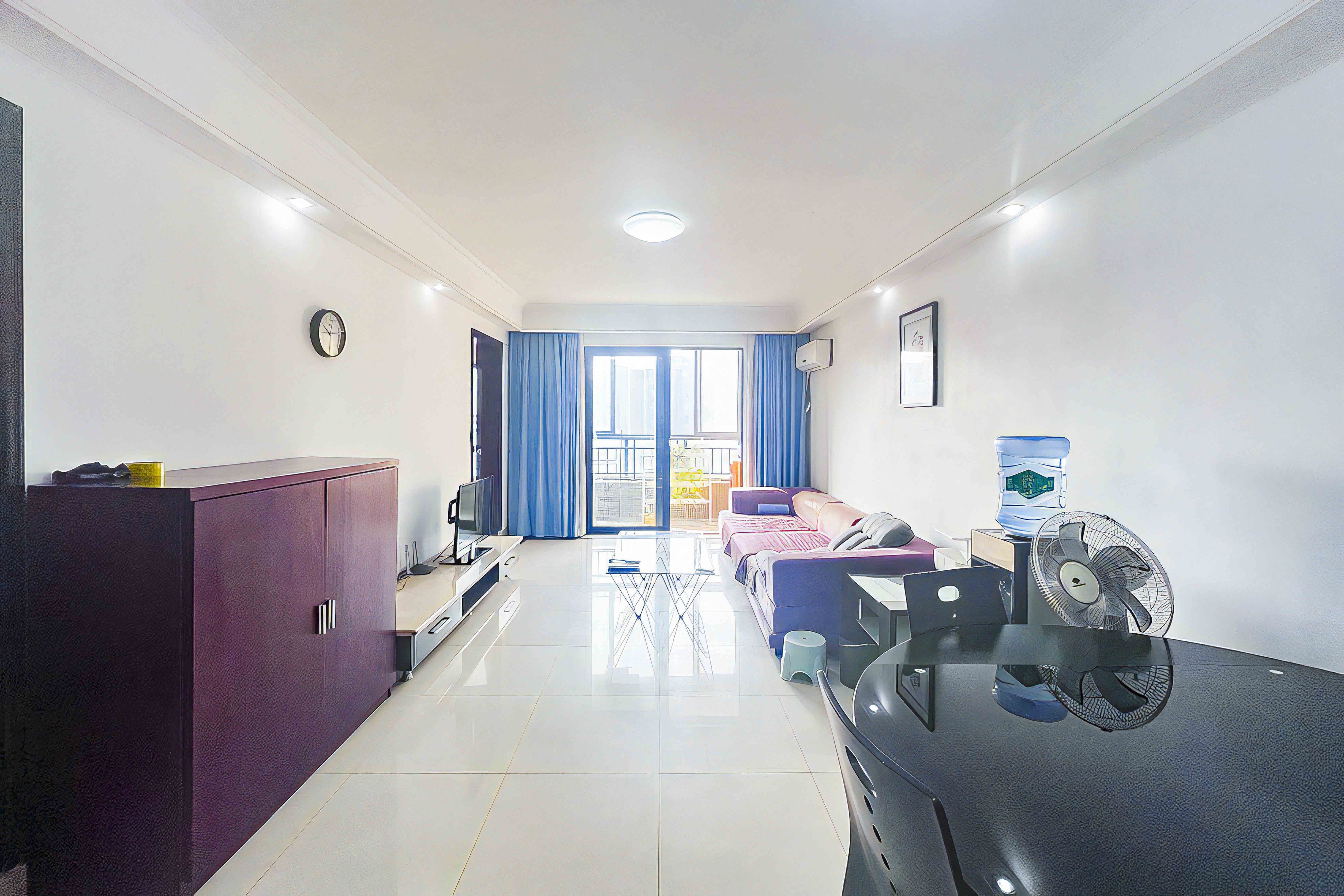 中海国际一期  3室2厅1卫    87.0万客厅