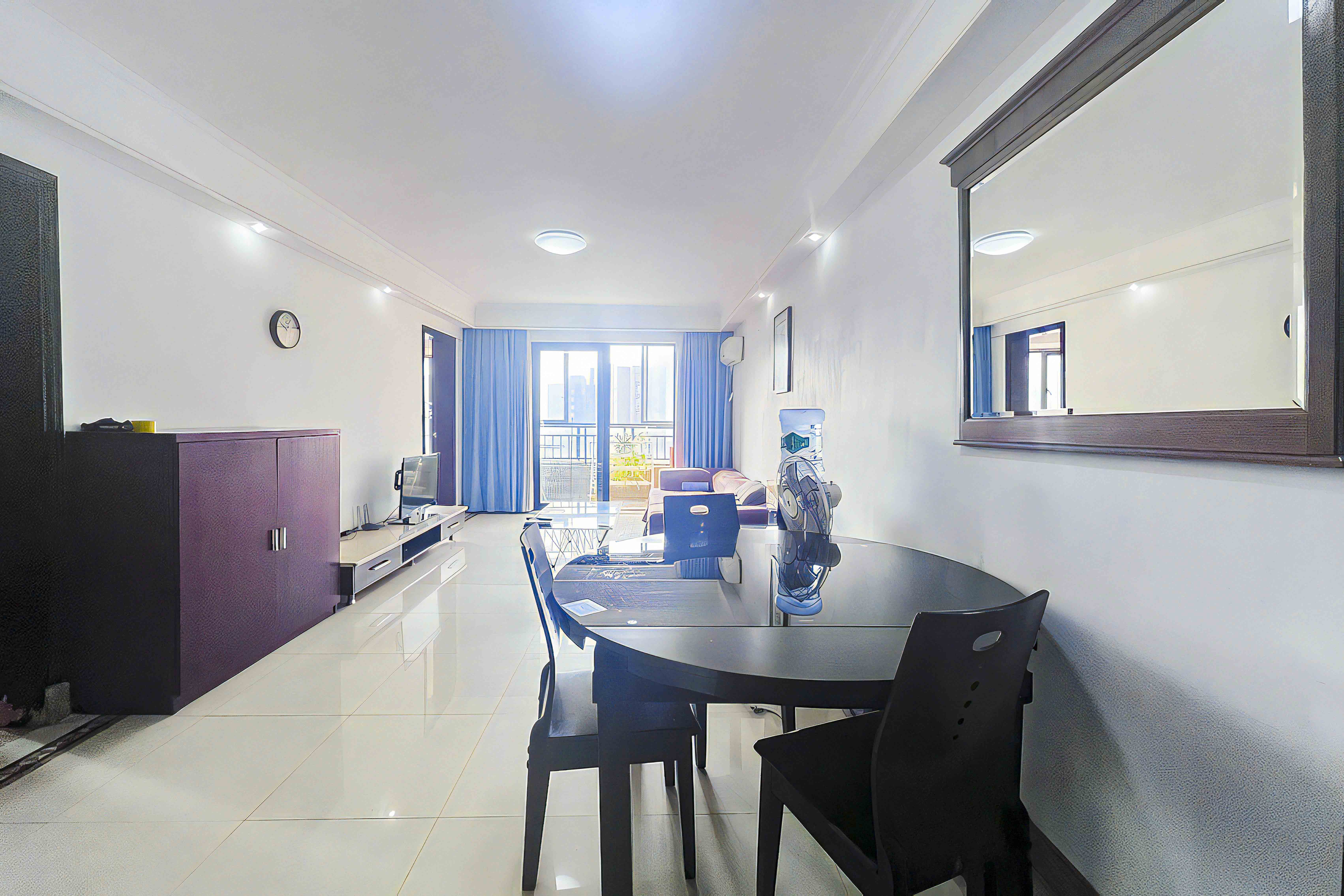 中海国际一期  3室2厅1卫    87.0万客厅