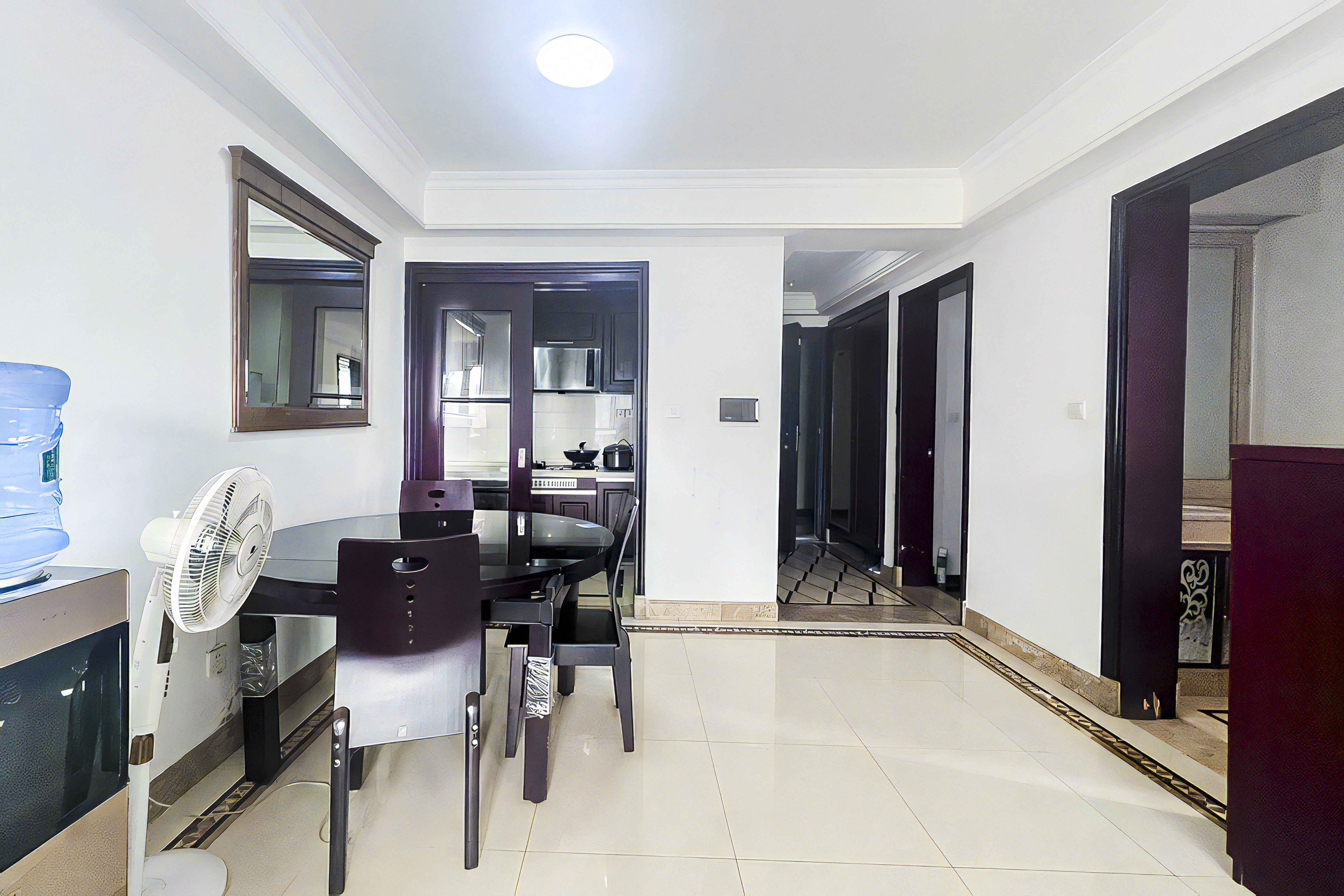 中海国际一期  3室2厅1卫    87.0万客厅