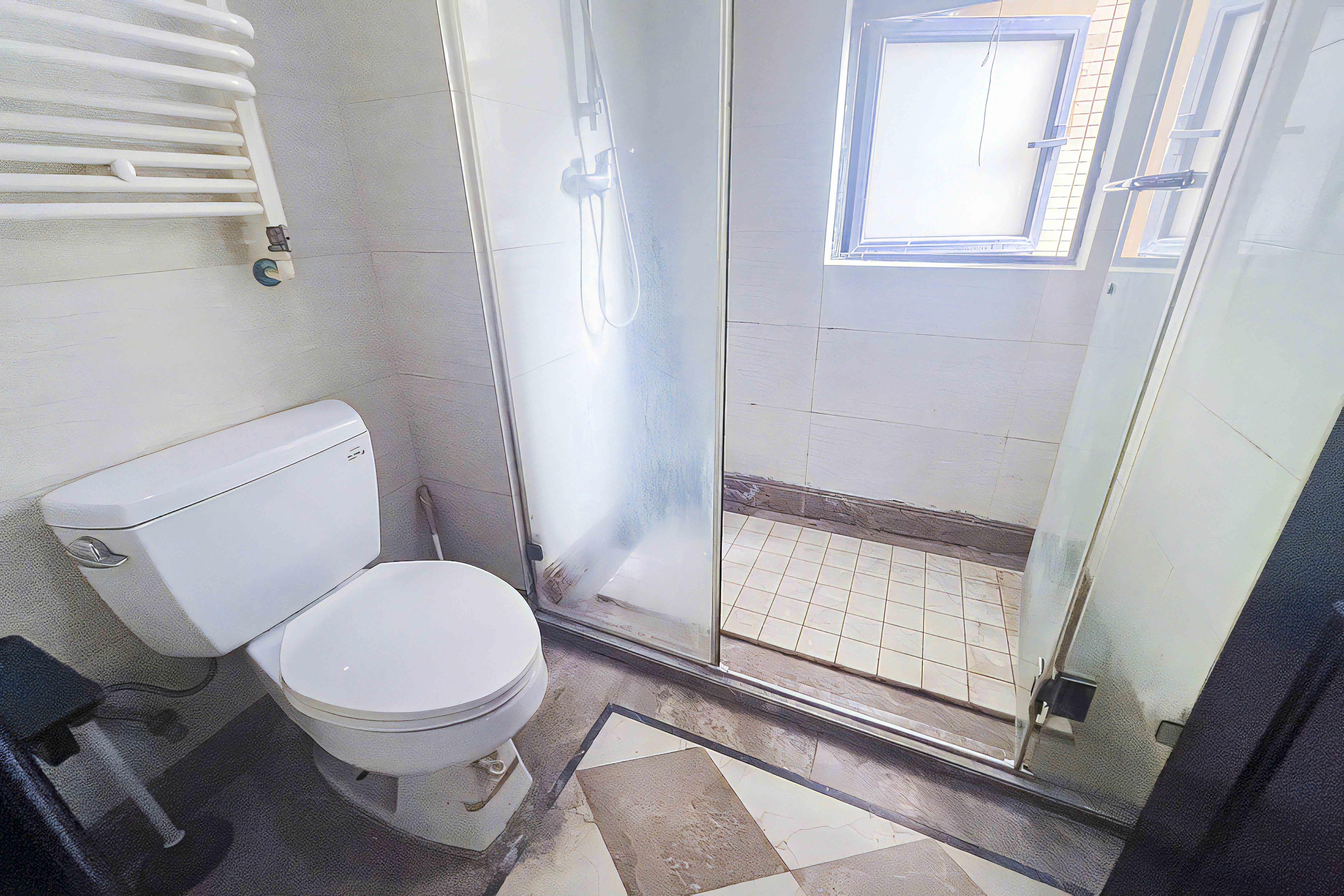 中海国际一期  3室2厅1卫    87.0万卫生间