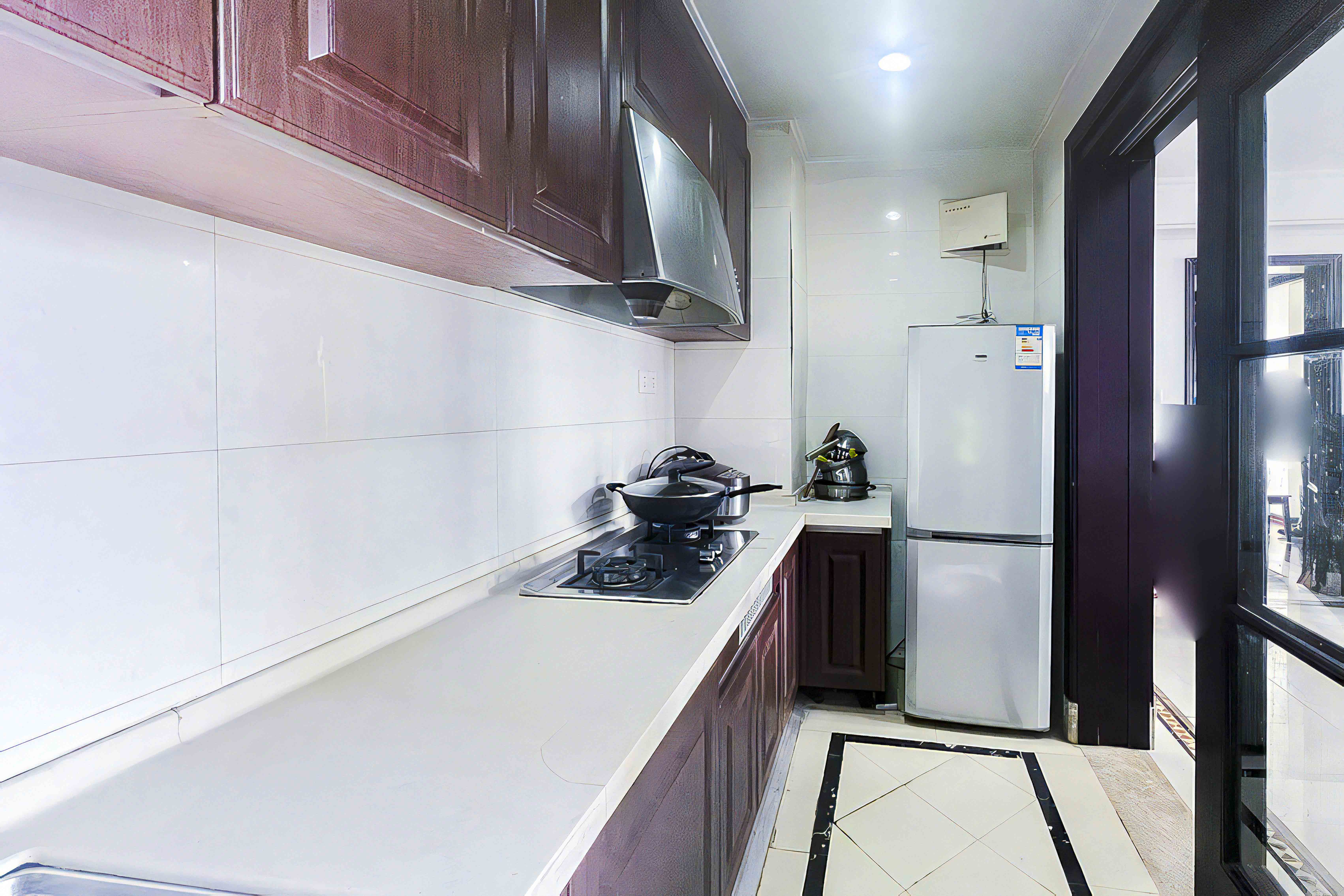 中海国际一期  3室2厅1卫    87.0万厨房