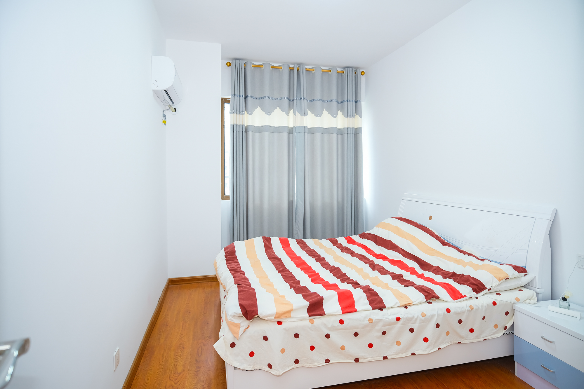 四季星城 3室2厅2卫 112.80万 四季星城 3室2厅2卫 112.80万卧室