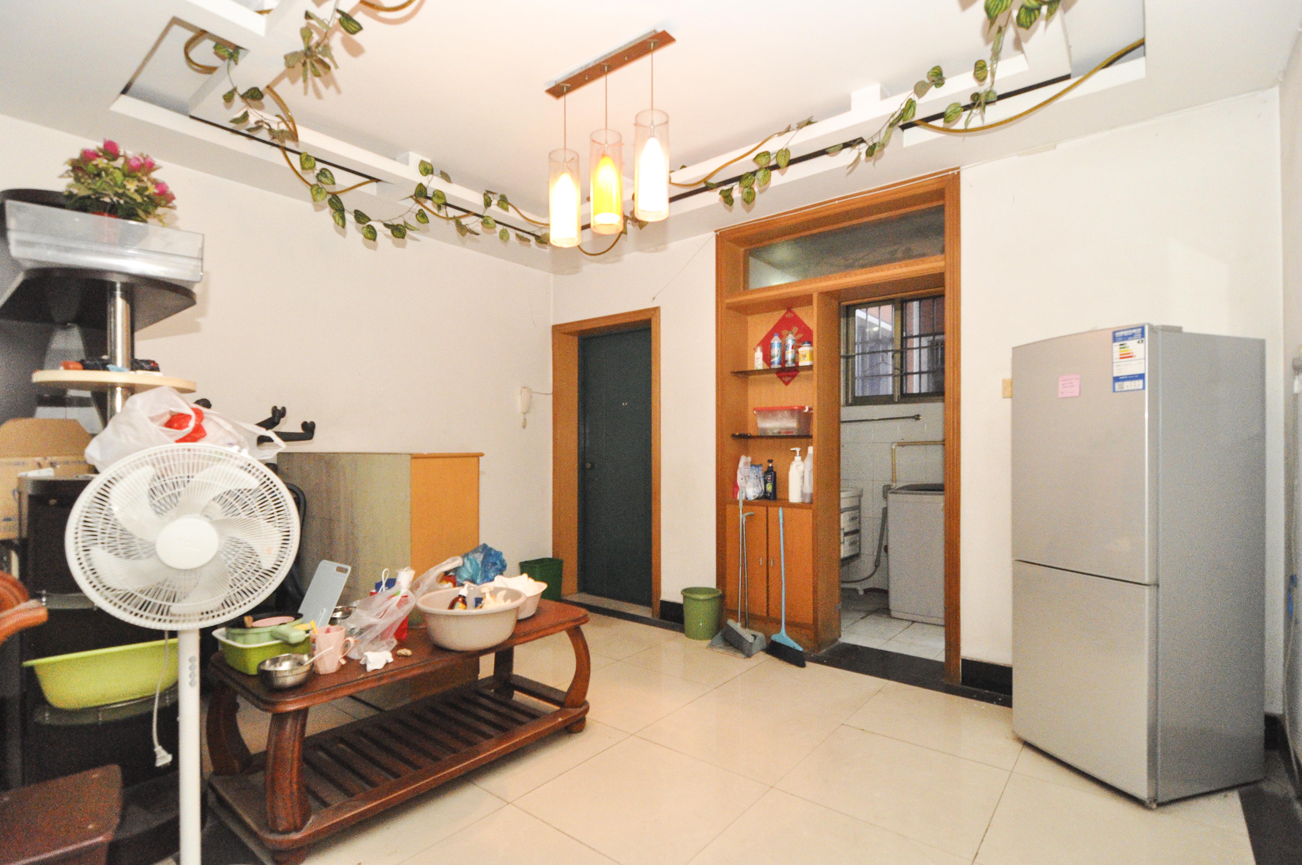 阳明山庄  3室2厅2卫   82.00万客厅